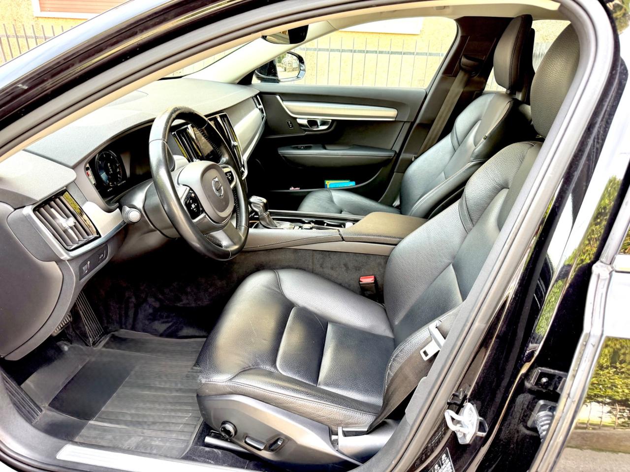 Volvo V90 D5 AWD Geartronic Momentum