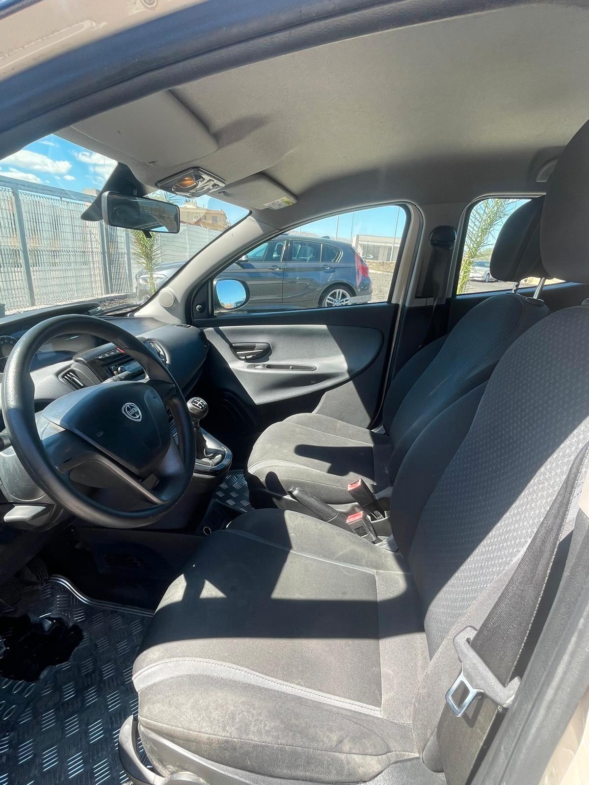 Lancia Ypsilon 1.3 MJT 16V 95 CV 5 porte S&S Silver