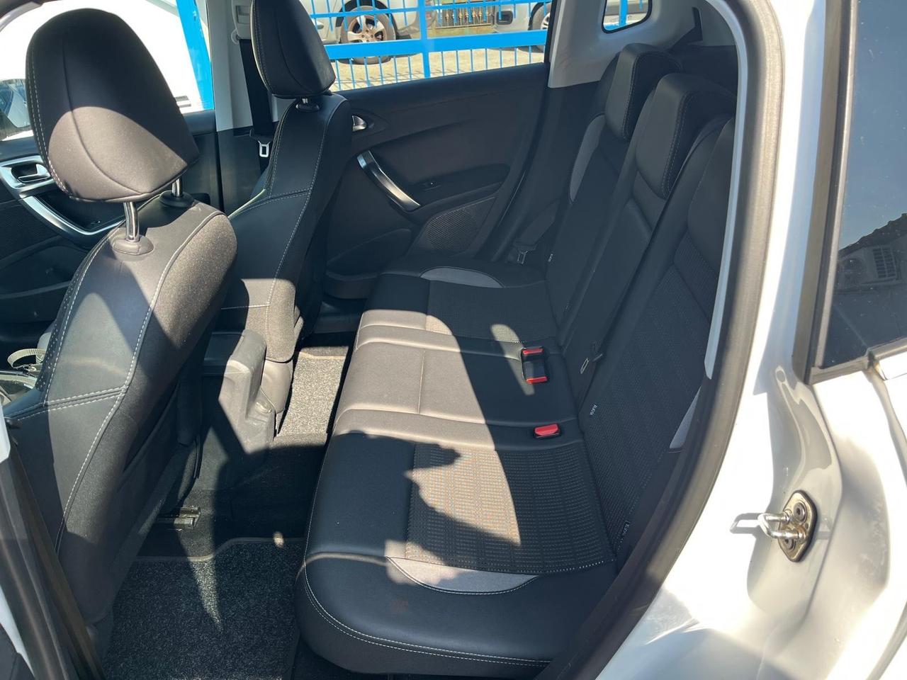 Peugeot 2008 -1.5 blue hdi allure-km 60000-10/2017