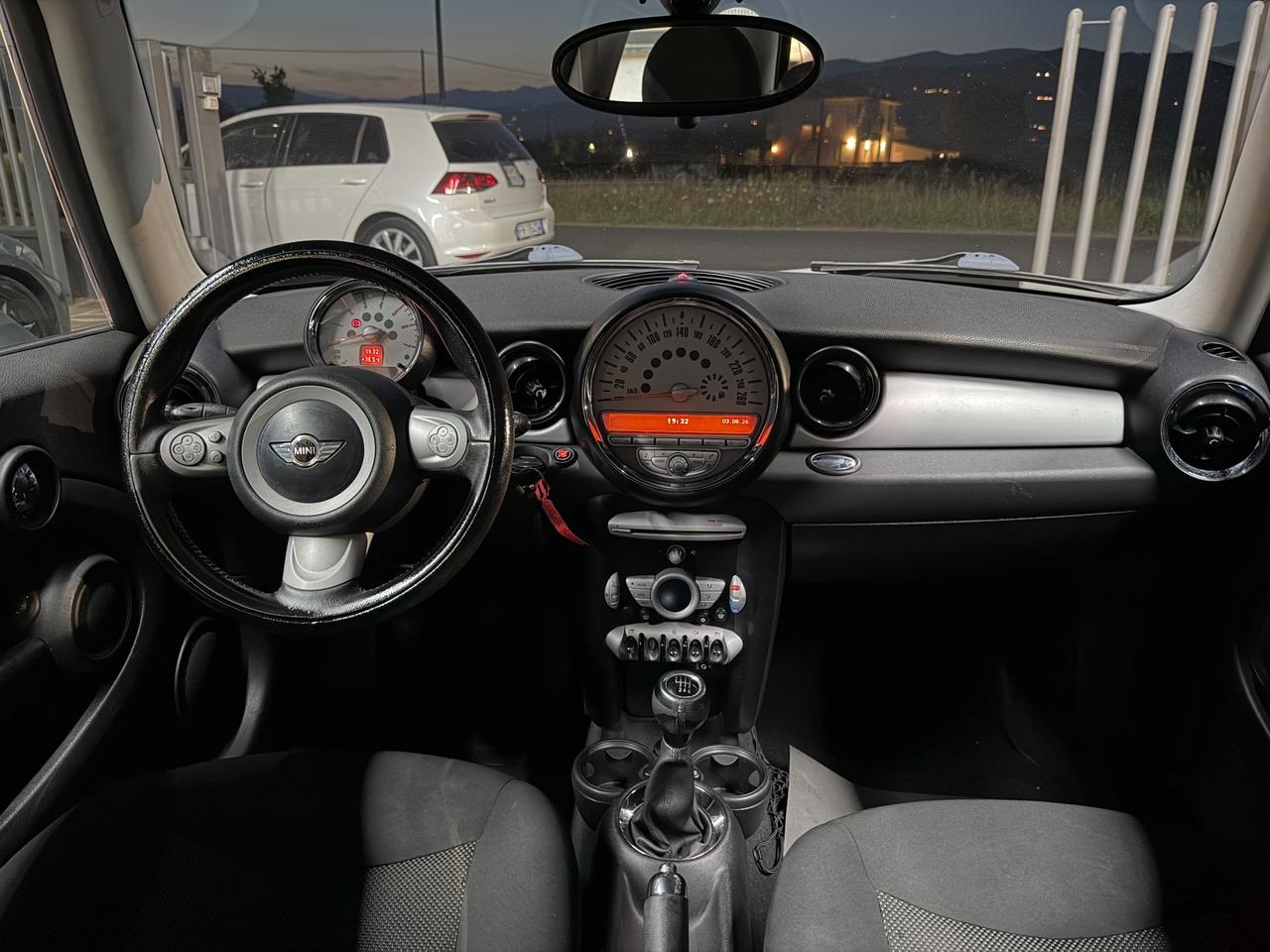 Mini 1.6 16V One D Total Black okneopatentati