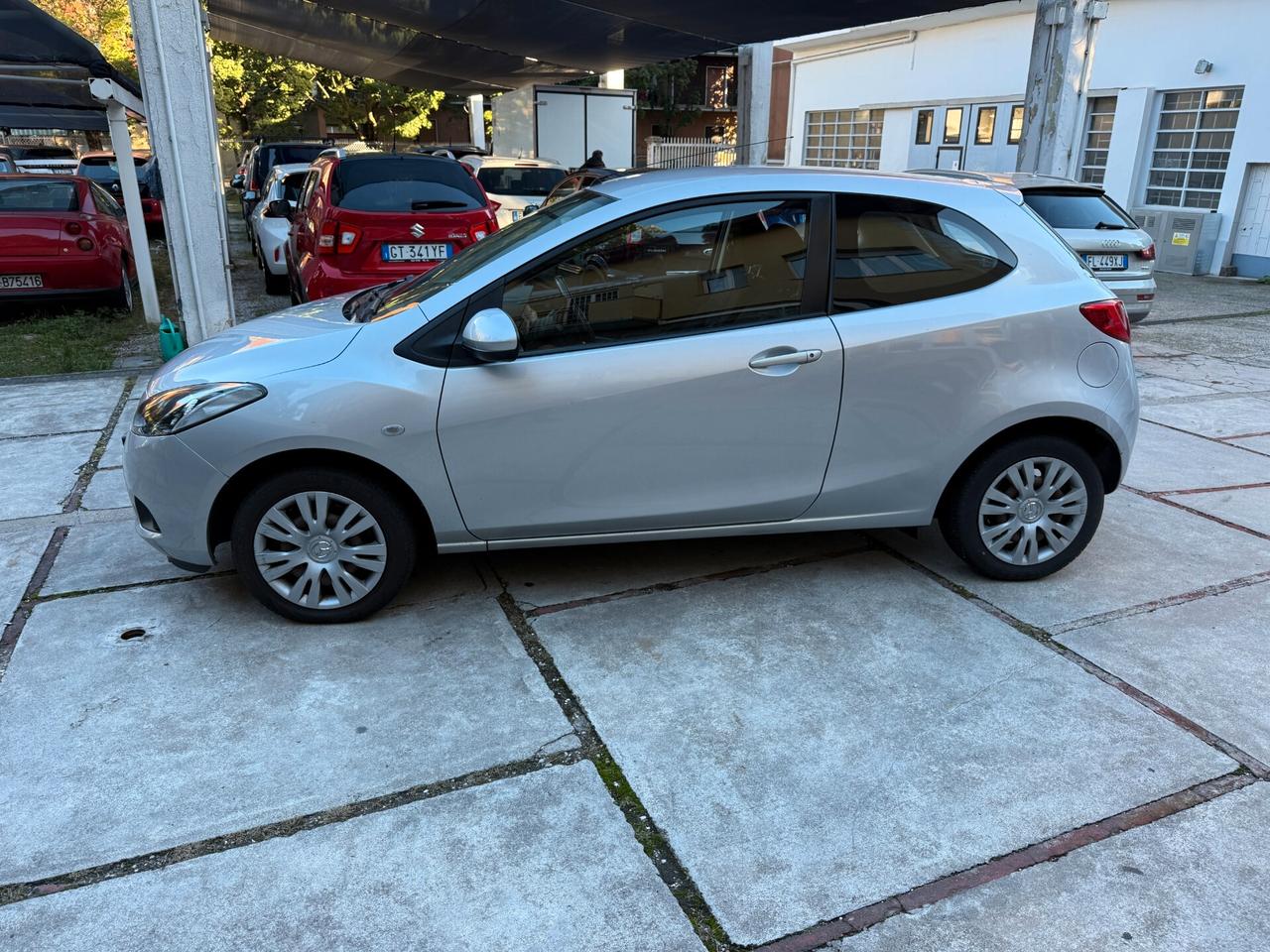 Mazda 2 1.4 play 3 porte ok per neopatentati