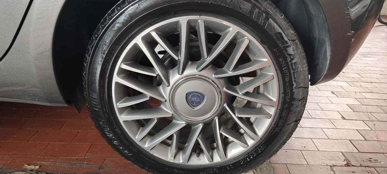 Lancia Ypsilon 1.2 69 CV 5 porte S&S Platinum