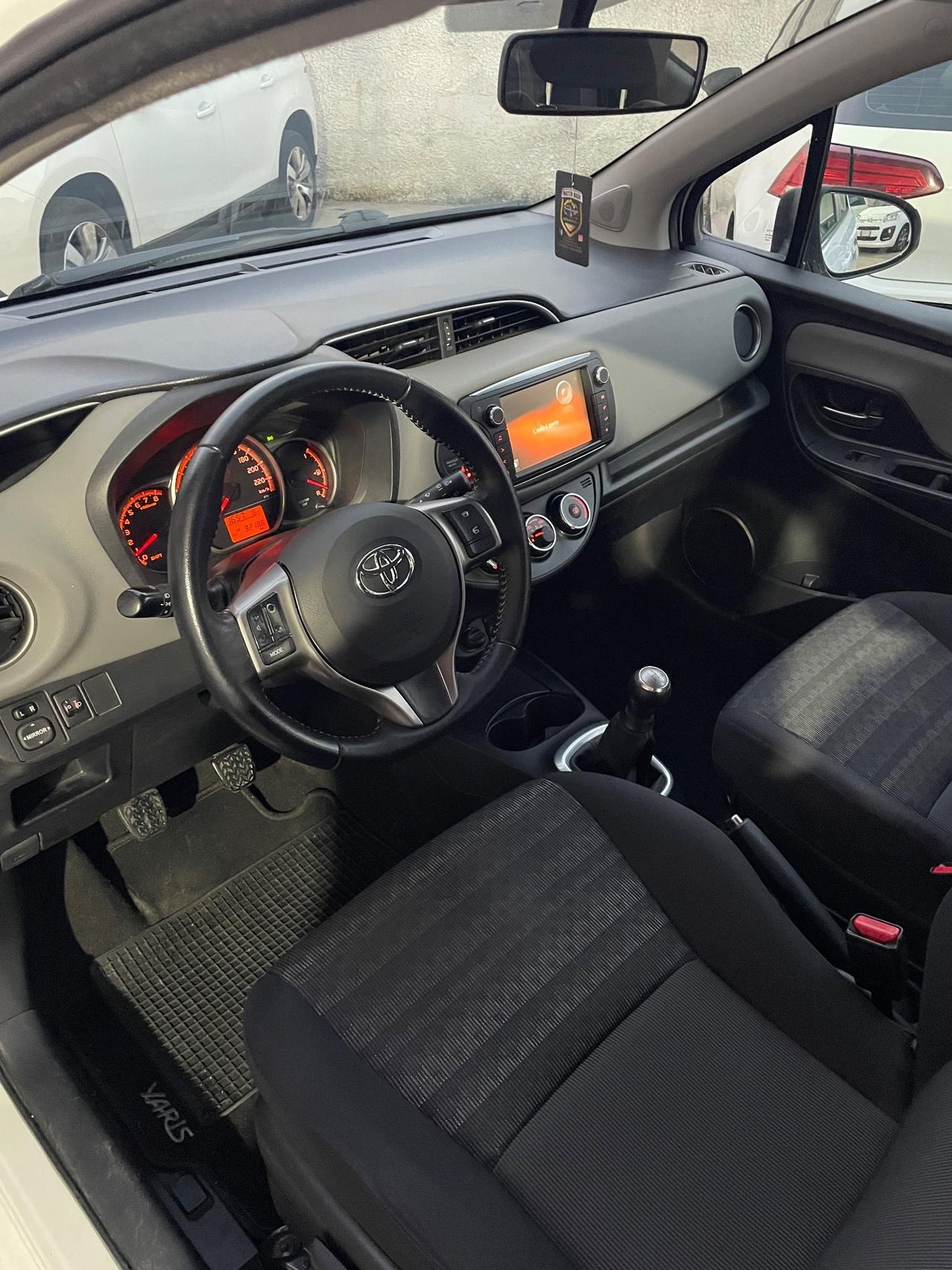 Toyota Yaris 1.0 5 porte Lounge Full navigatore retrocamera dal nord Italia
