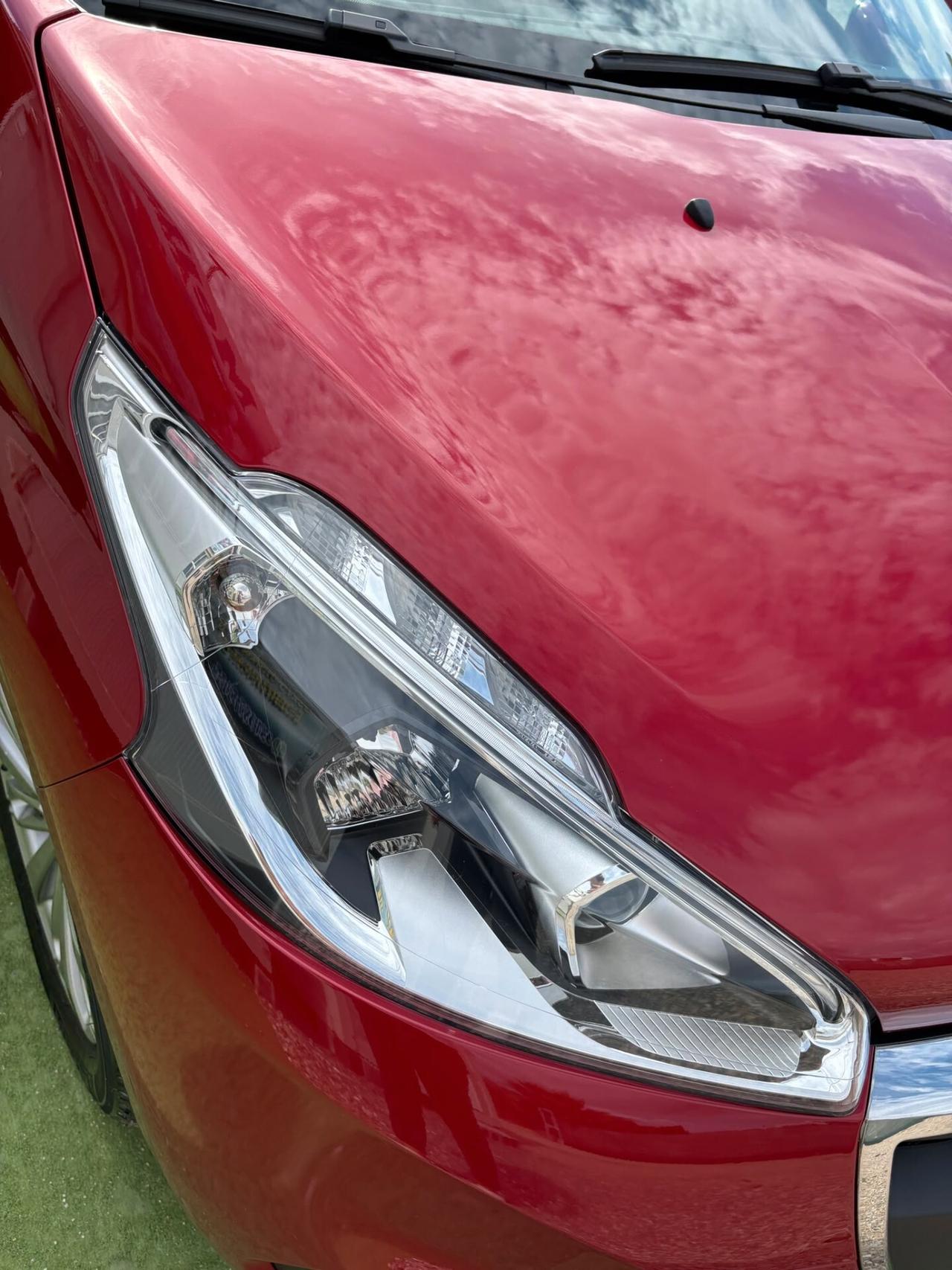 Peugeot 208 Utilitaria 1.2 Benzina