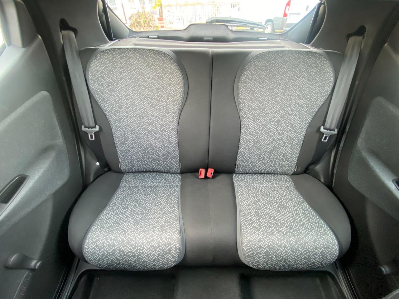 Lancia Ypsilon 1.0 FireFly Hybrid Silver