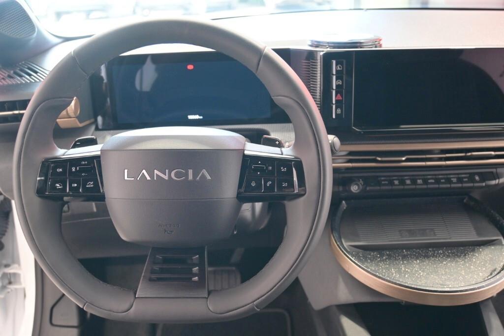 Lancia Ypsilon Hybrid e-DCT LX