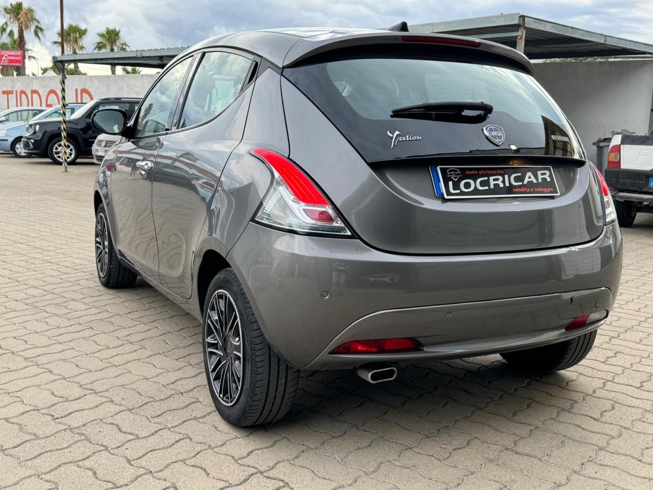 Lancia Ypsilon 1.0 FireFly 5 Hybrid Ecochic UnYca