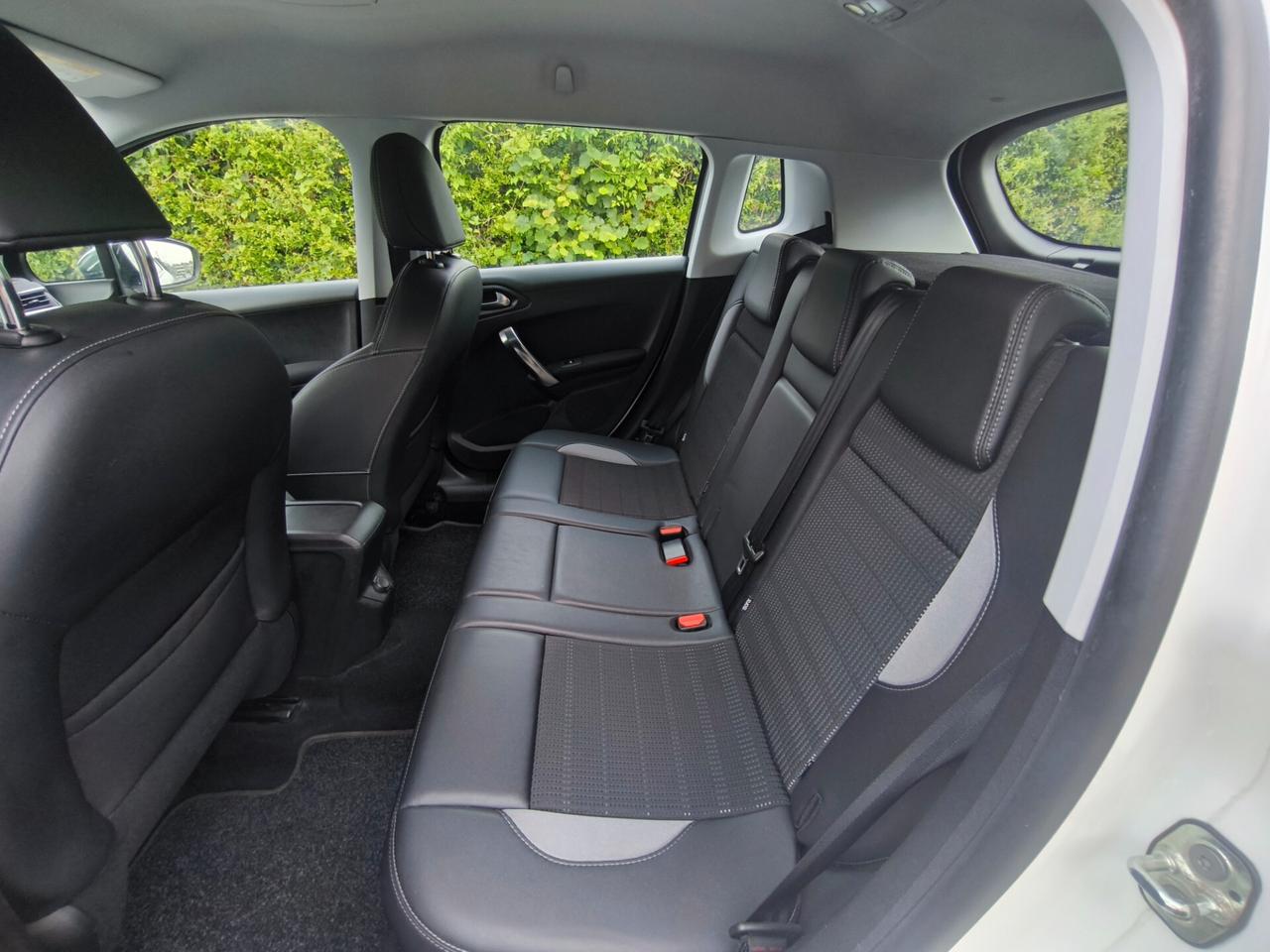 PEUGEOT 2008 1,6 BENZINA VTI-ALLURE