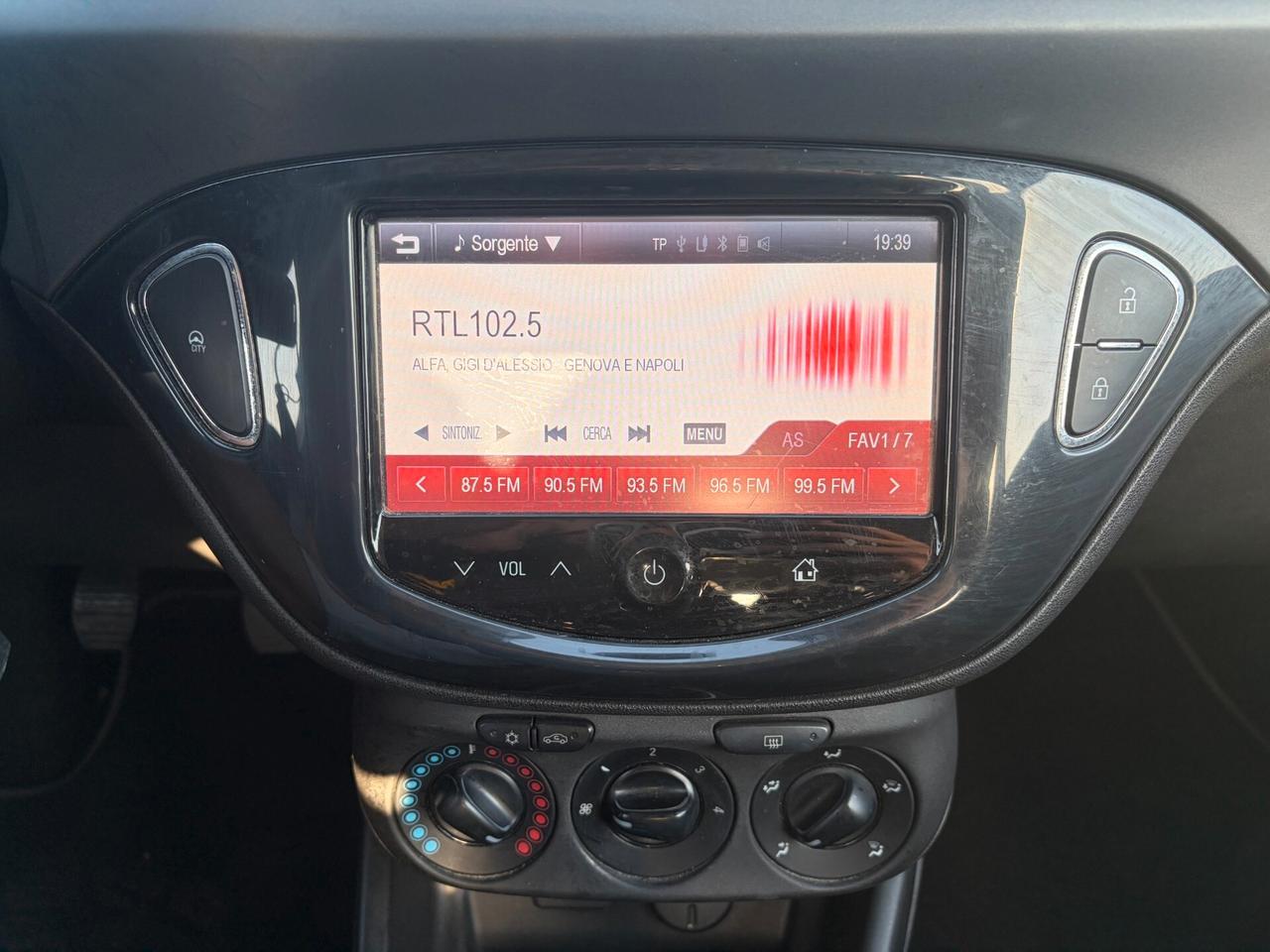OPEL CORSA 1.2 69CV ANNO 2015 136.000 KM ADATTA NEOPATENTATI