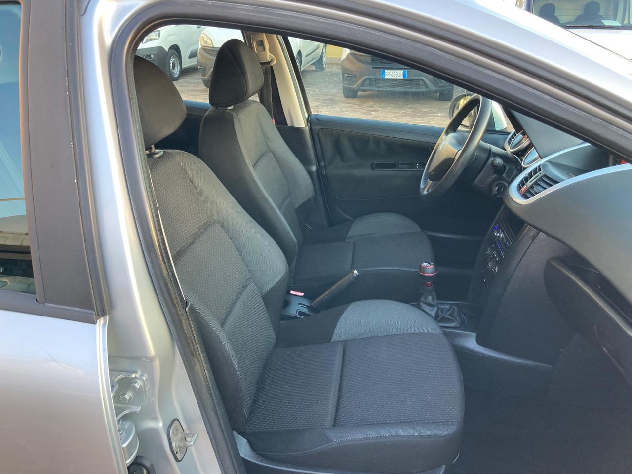 Peugeot 207 1.4 HDi 70CV 5p.