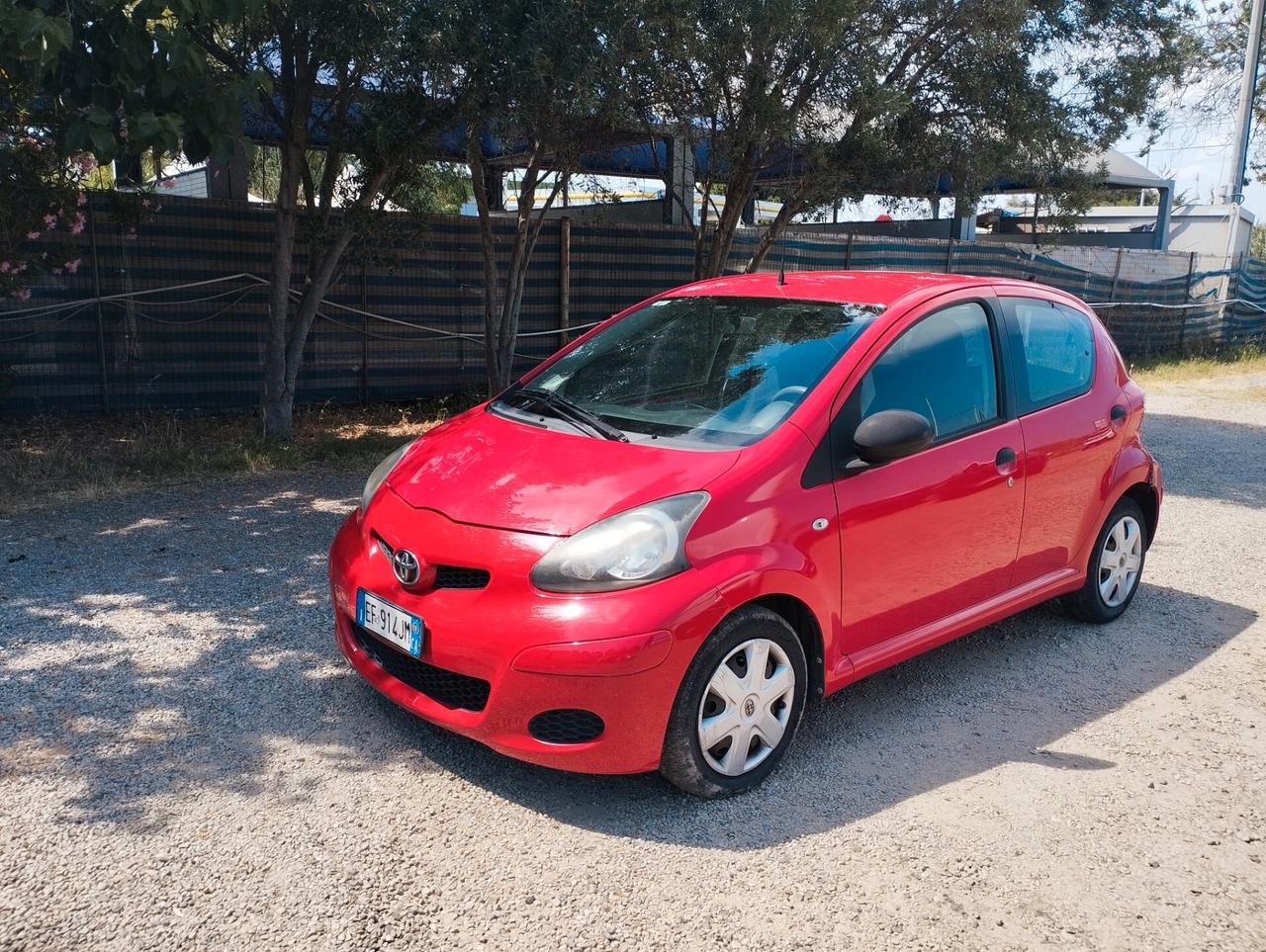 Toyota Aygo 1.0 12V VVT-i 5 porte Sol Connect Red Edition