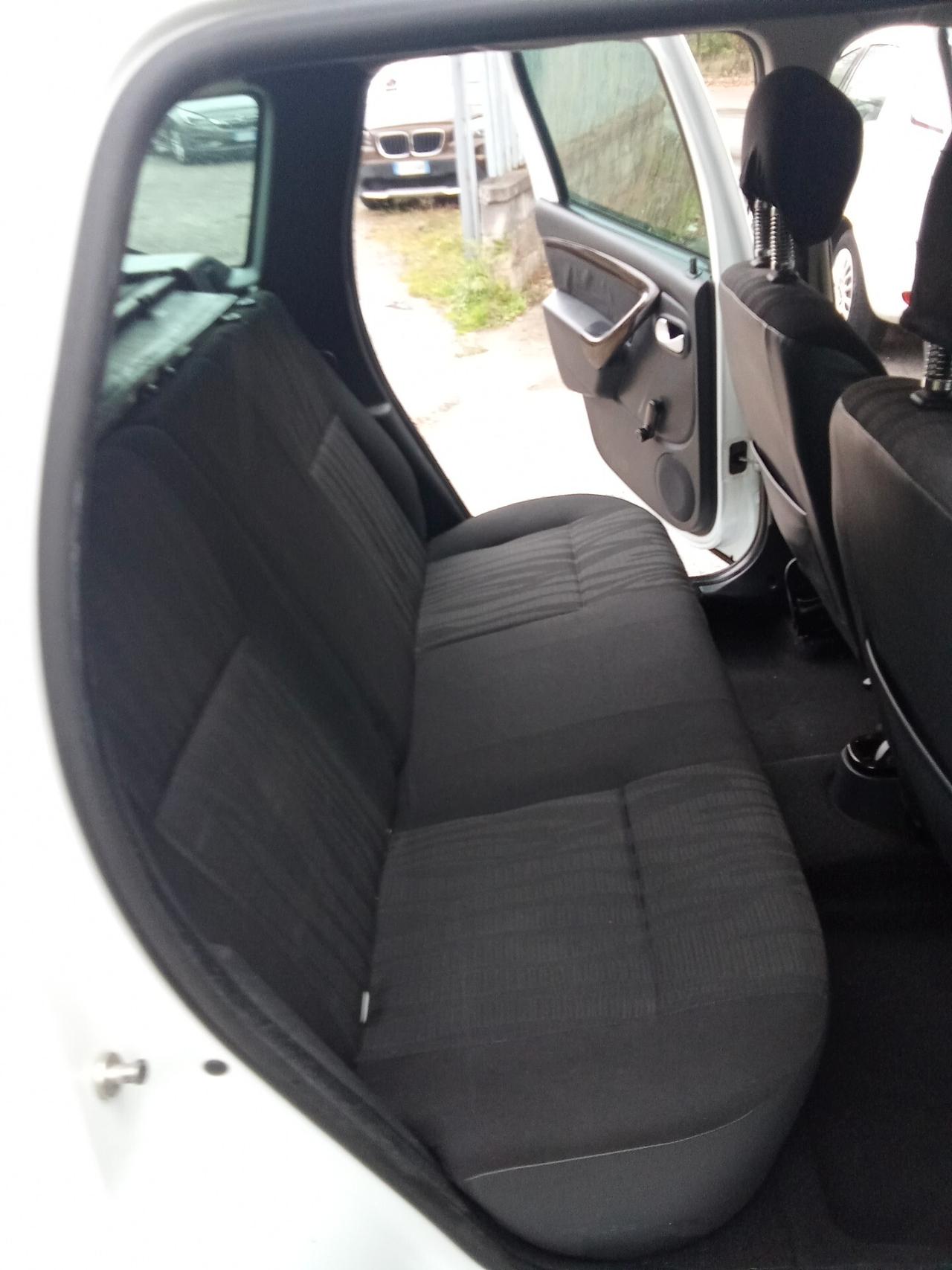 Dacia Duster 1.6 110CV 4x4 GPL 011