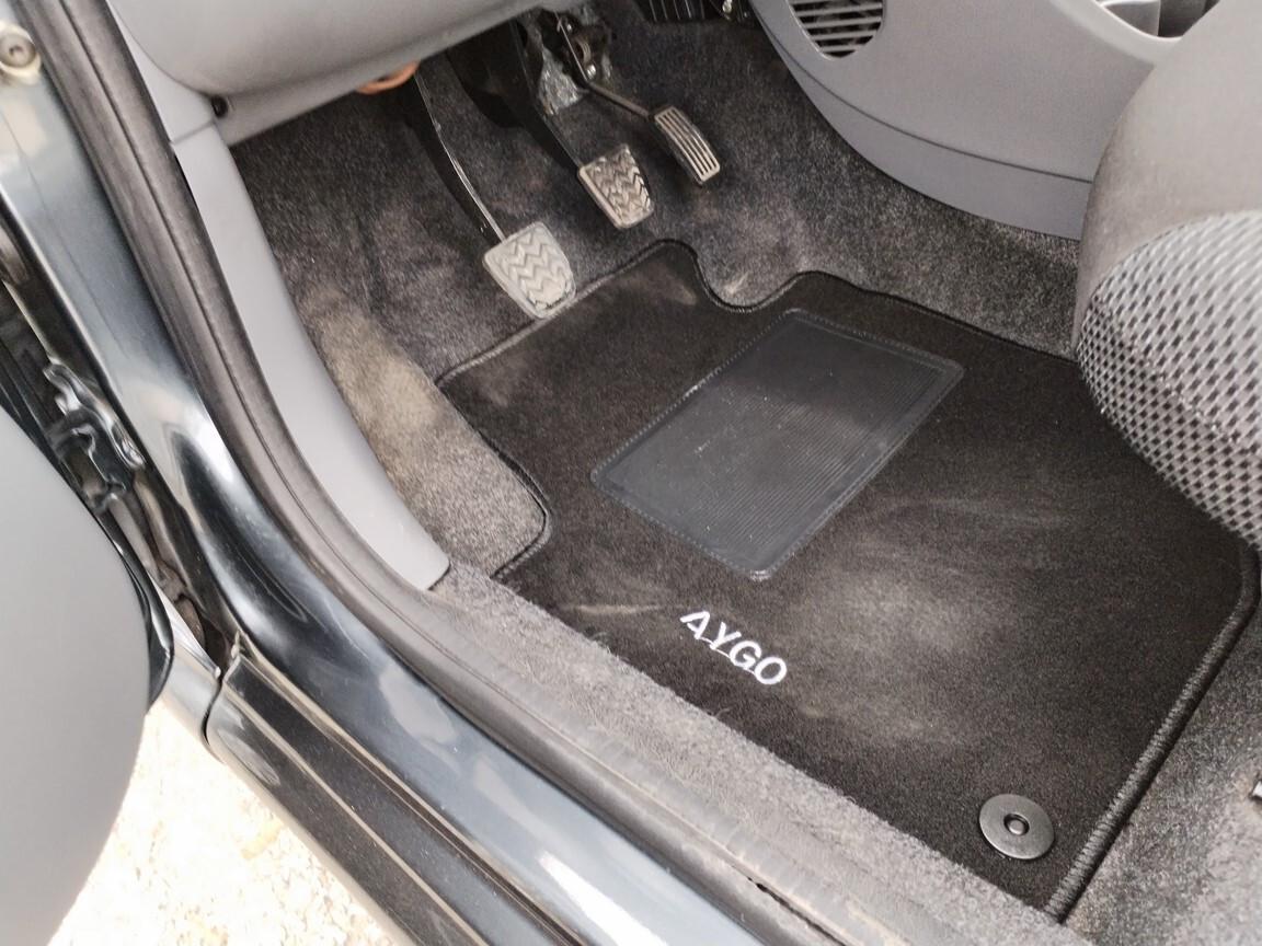 Toyota Aygo 1.0VVT-i 3 p 56000km unipro accessoriata e tagliandata