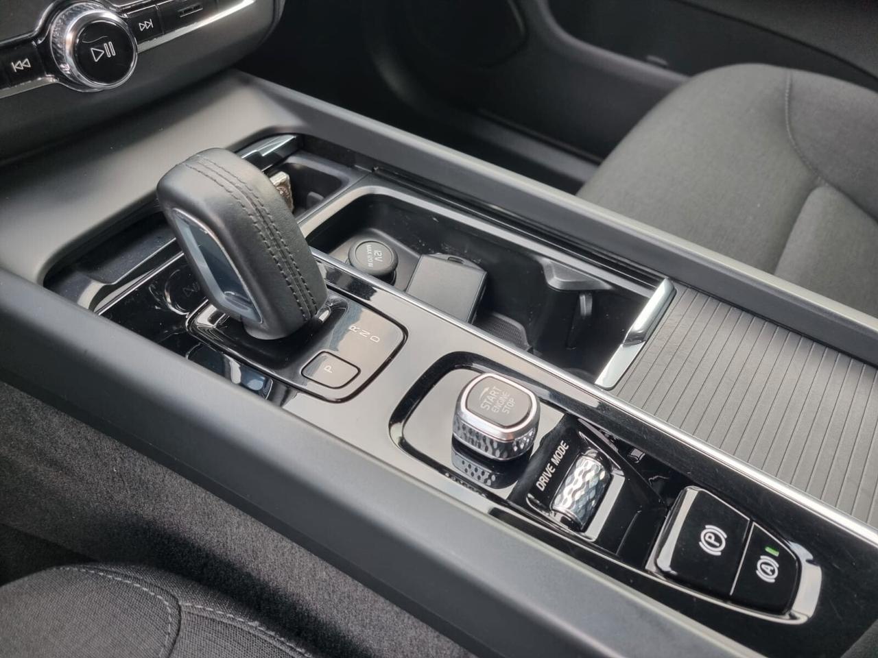 Volvo XC 60 XC60 B4 (d) AWD Geartronic Momentum