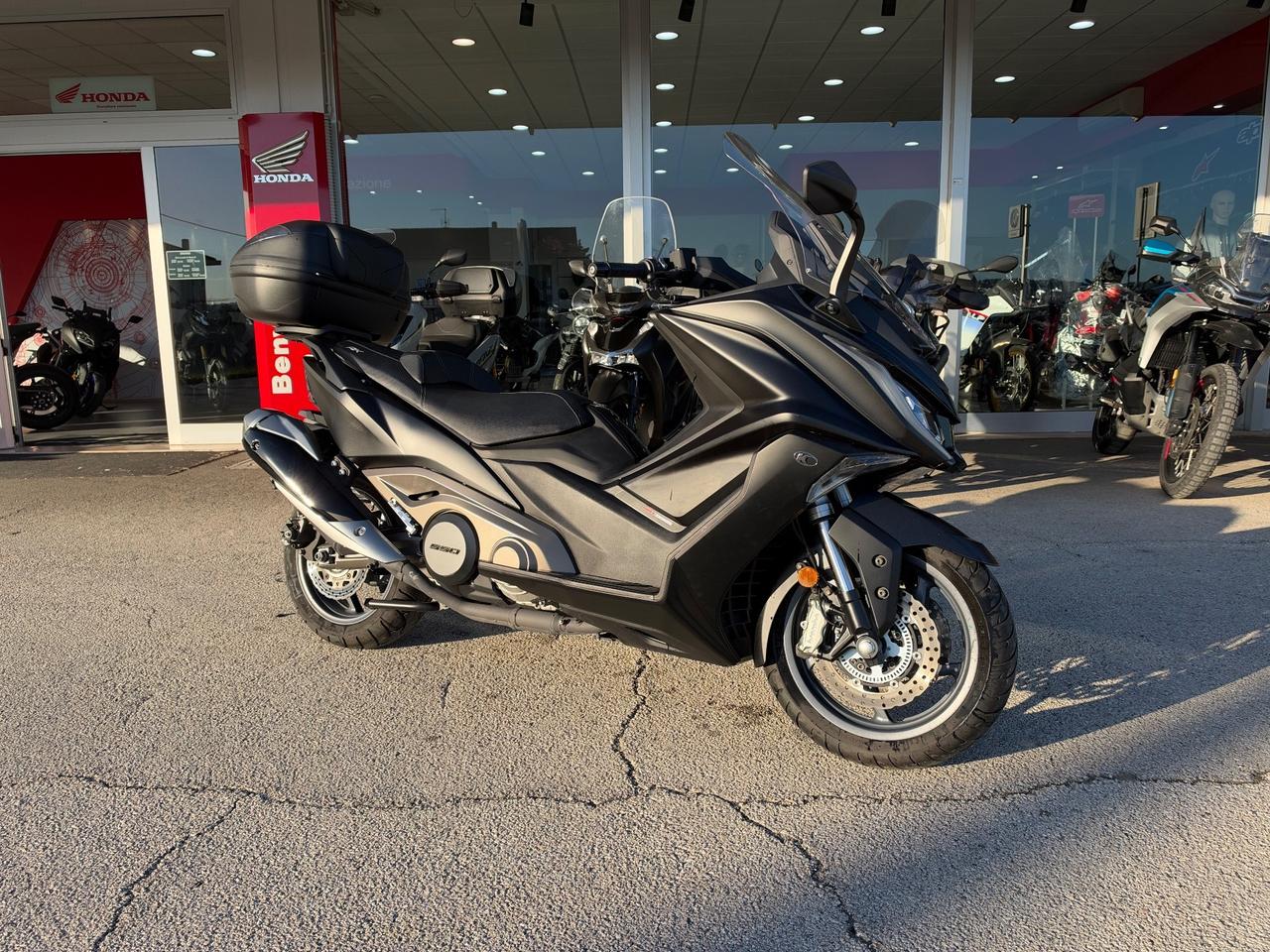 Kymco AK 550