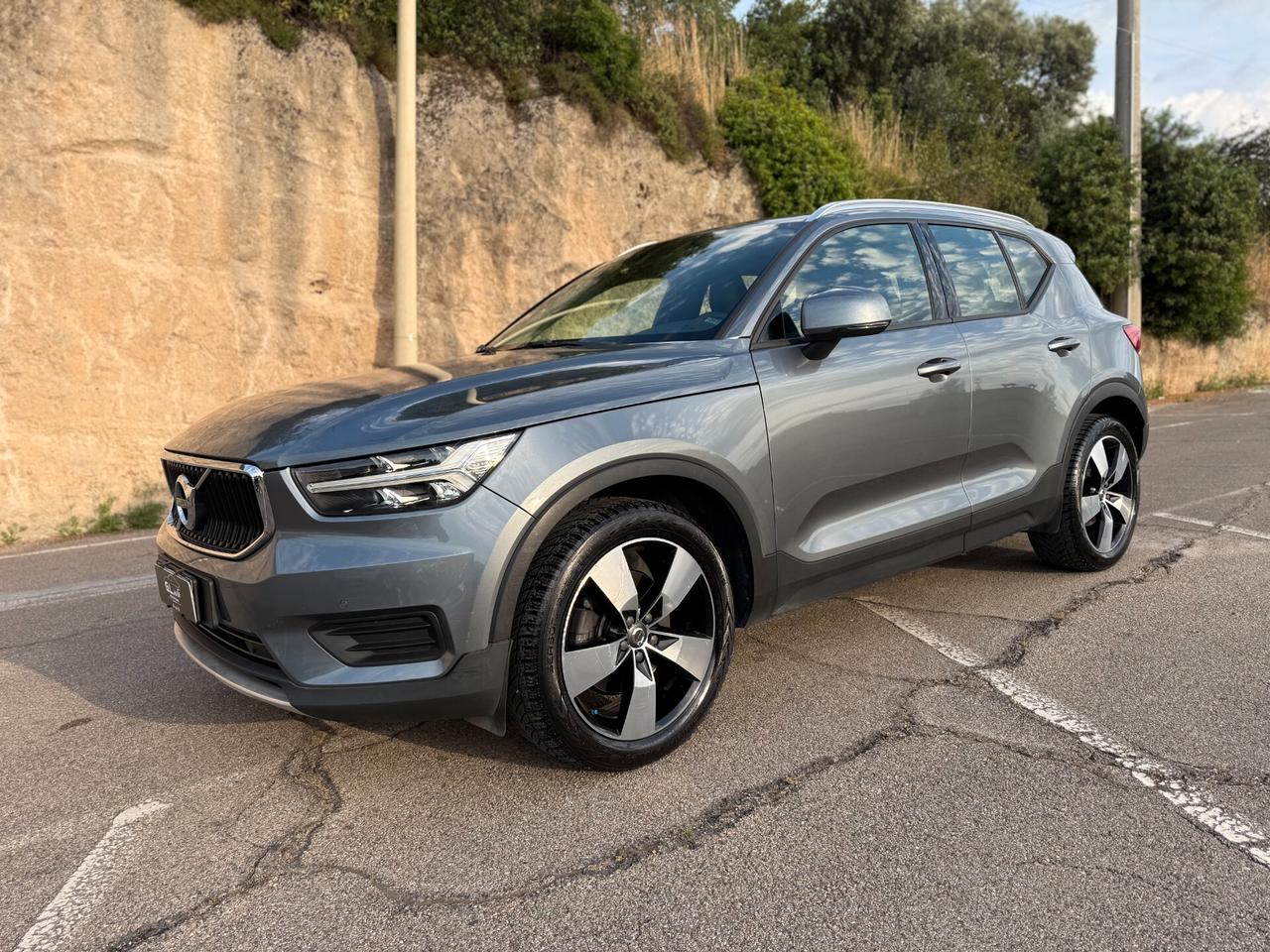 Volvo XC40 D4 AWD/2.0 150 CV/CERCHI 19"/TAGLIANDI VOLVO
