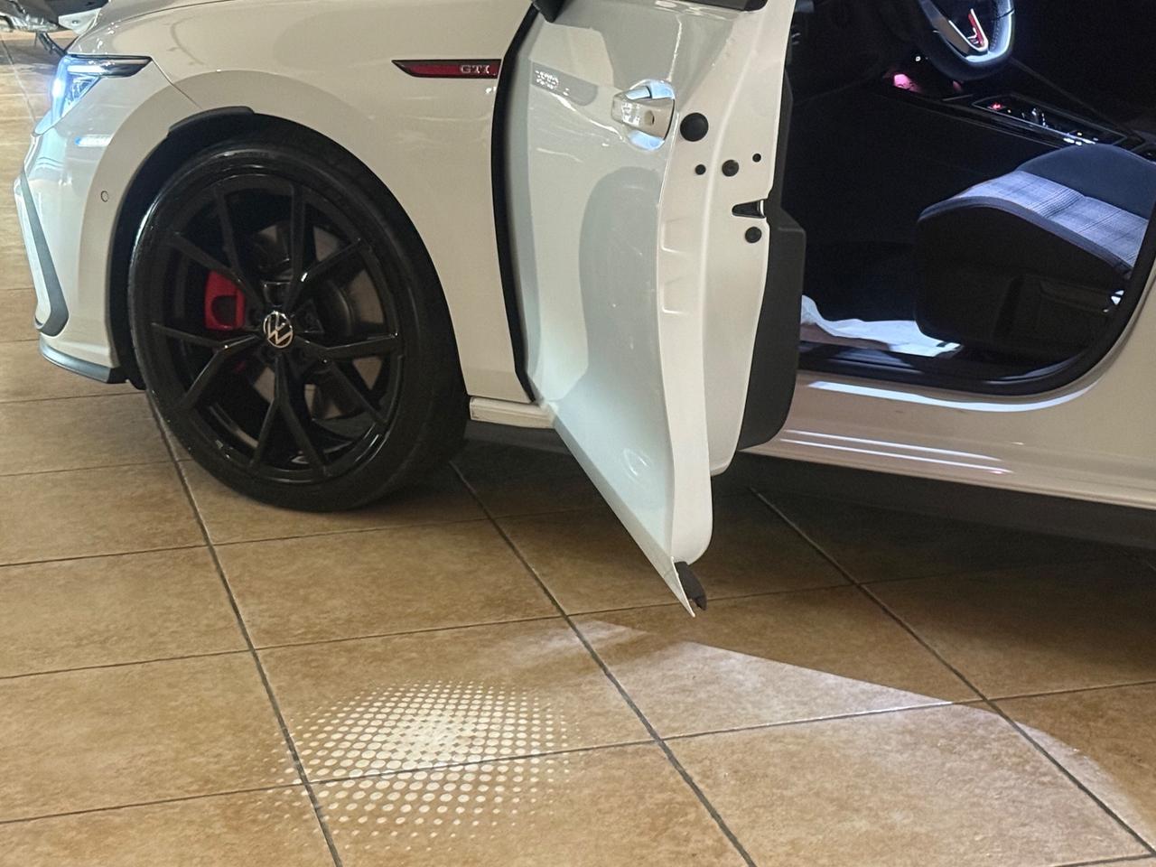 Volkswagen Golf GTI 2.0 TSI BlackStyle