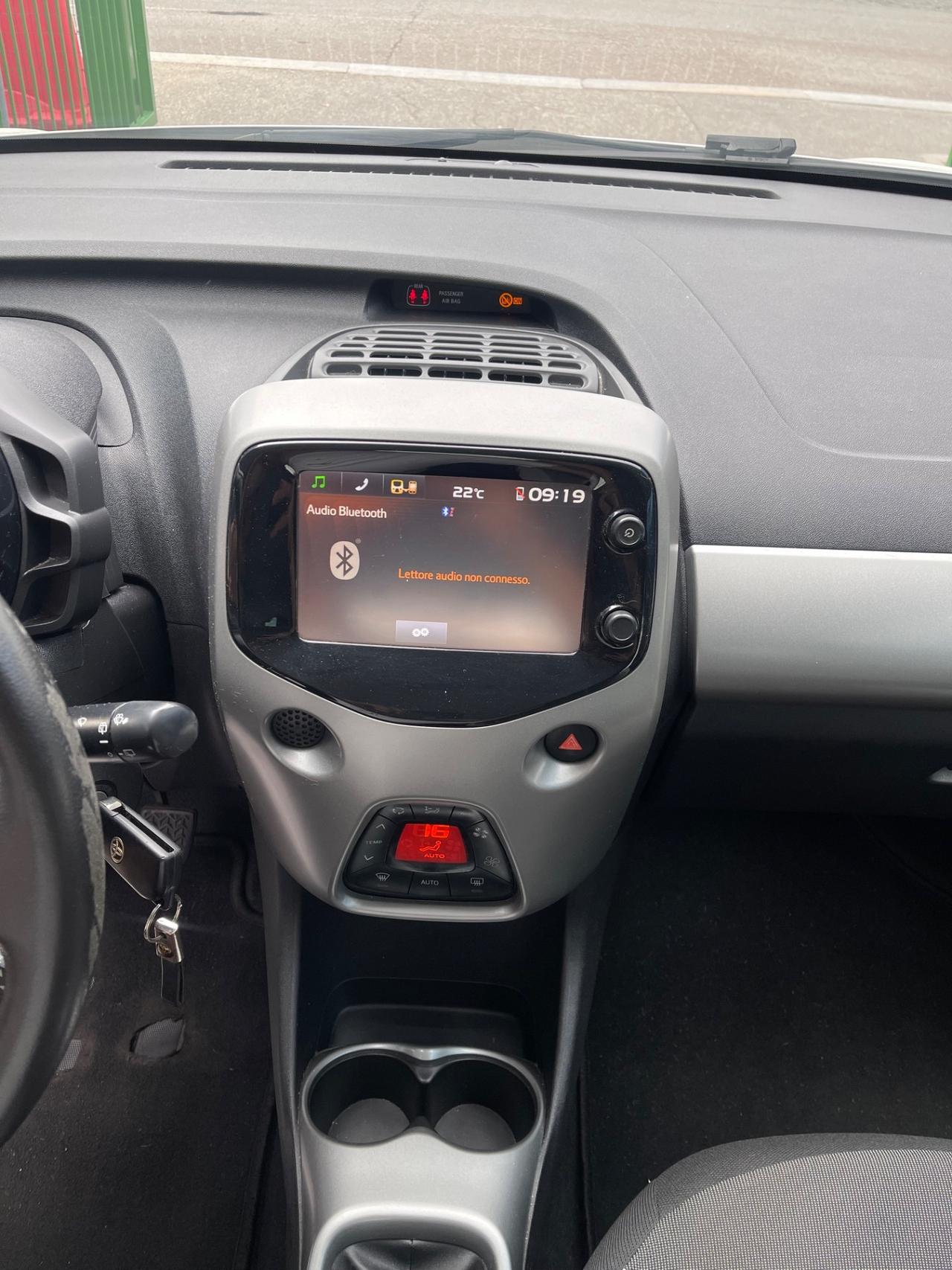 Toyota Aygo 1.0 VVT-i 69 CV 5 porte x-play