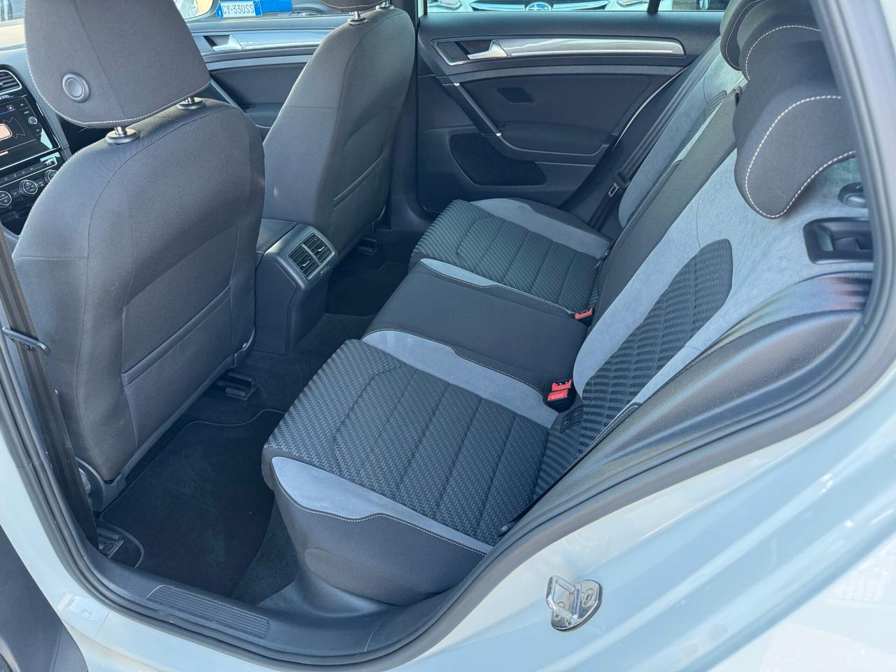 Volkswagen Golf 1.6 TDI 115 CV Sport R-Line + Full Led + Dynaudio