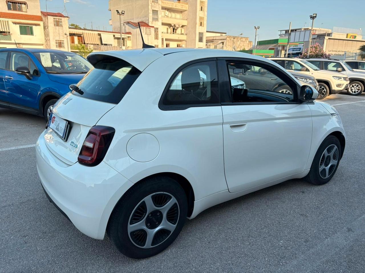 Fiat 500 500e Berlina 42 kWh La Prima