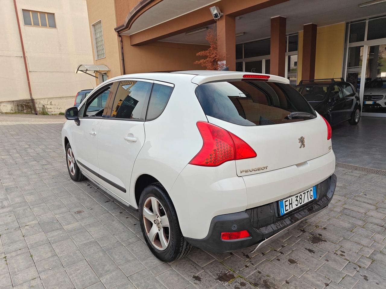Peugeot 3008 1.6 HDi 112CV cambio robotizzato Business