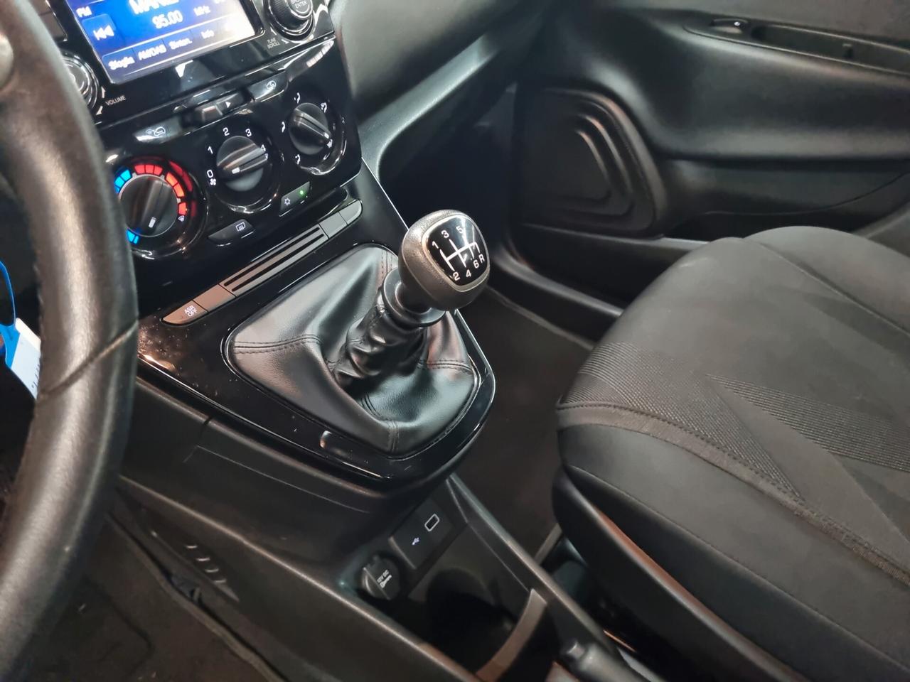 Lancia Ypsilon 1.0 FireFly 5 porte S&S Hybrid Ecochic Gold