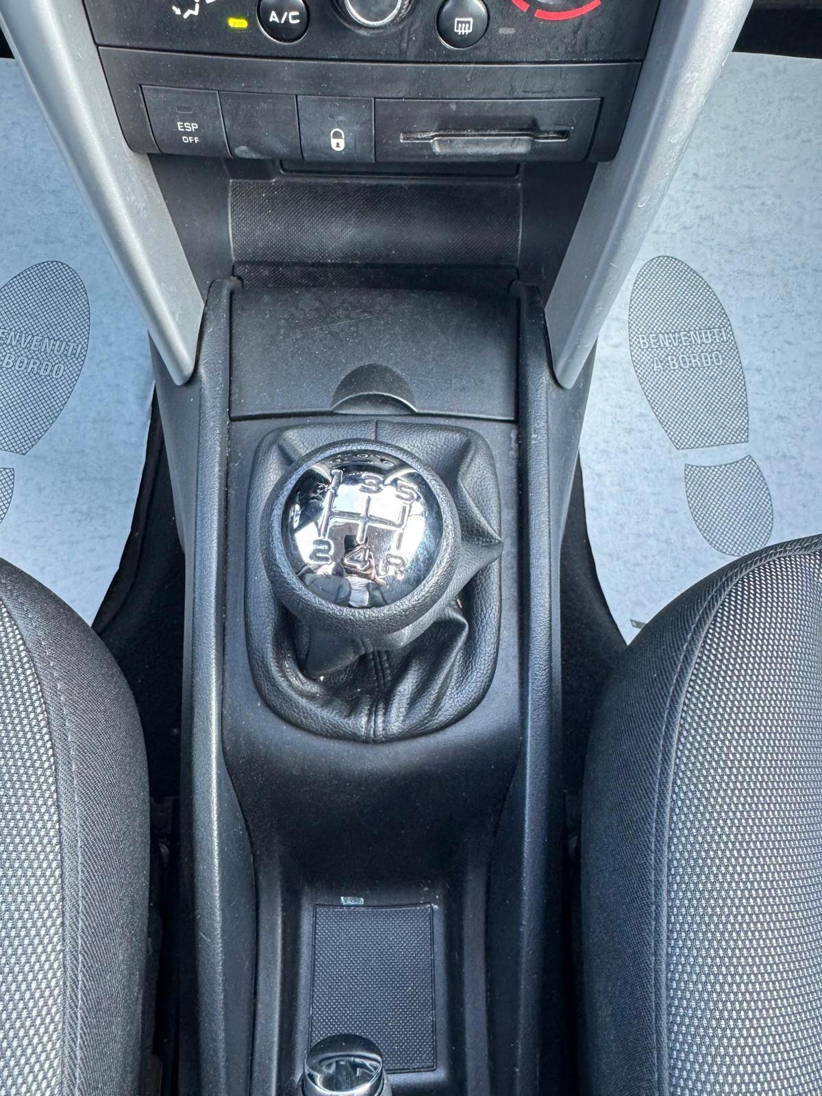 Peugeot 207 1.4 BENZ 5P UNIPRO SOLO 64000 KM - 2012