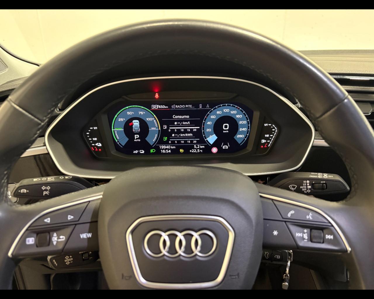 AUDI Q3 45 TFSIe S-TRONIC S-LINE EDITION