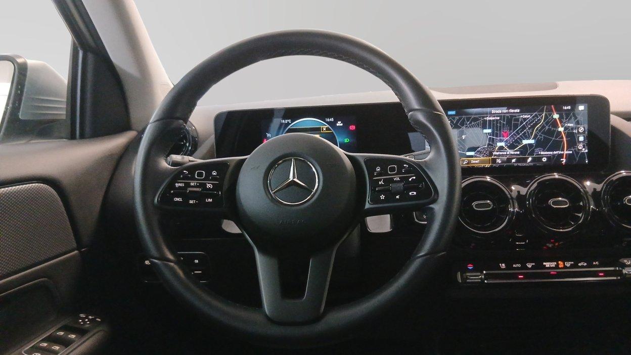 Mercedes-Benz GLA (H247) - GLA 180 d Automatic Business Extra
