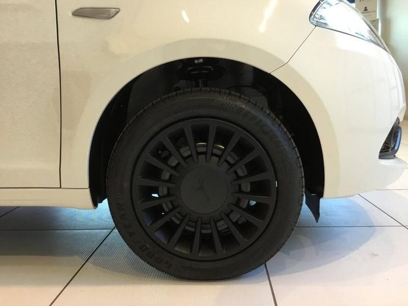 Lancia Ypsilon Ypsilon 1.0 FireFly 5 porte S&S Hybrid Ecochic Silver