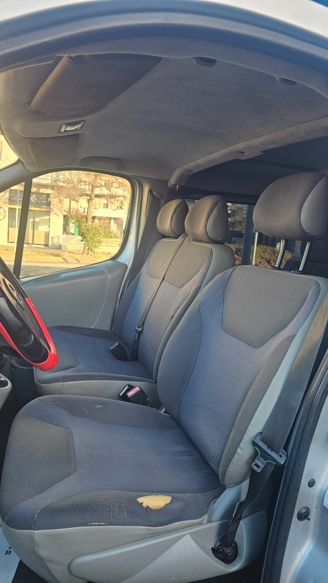 Opel Vivaro 2.0 CDTI 114CV / 6 POSTI/ GANCIO TRAINO