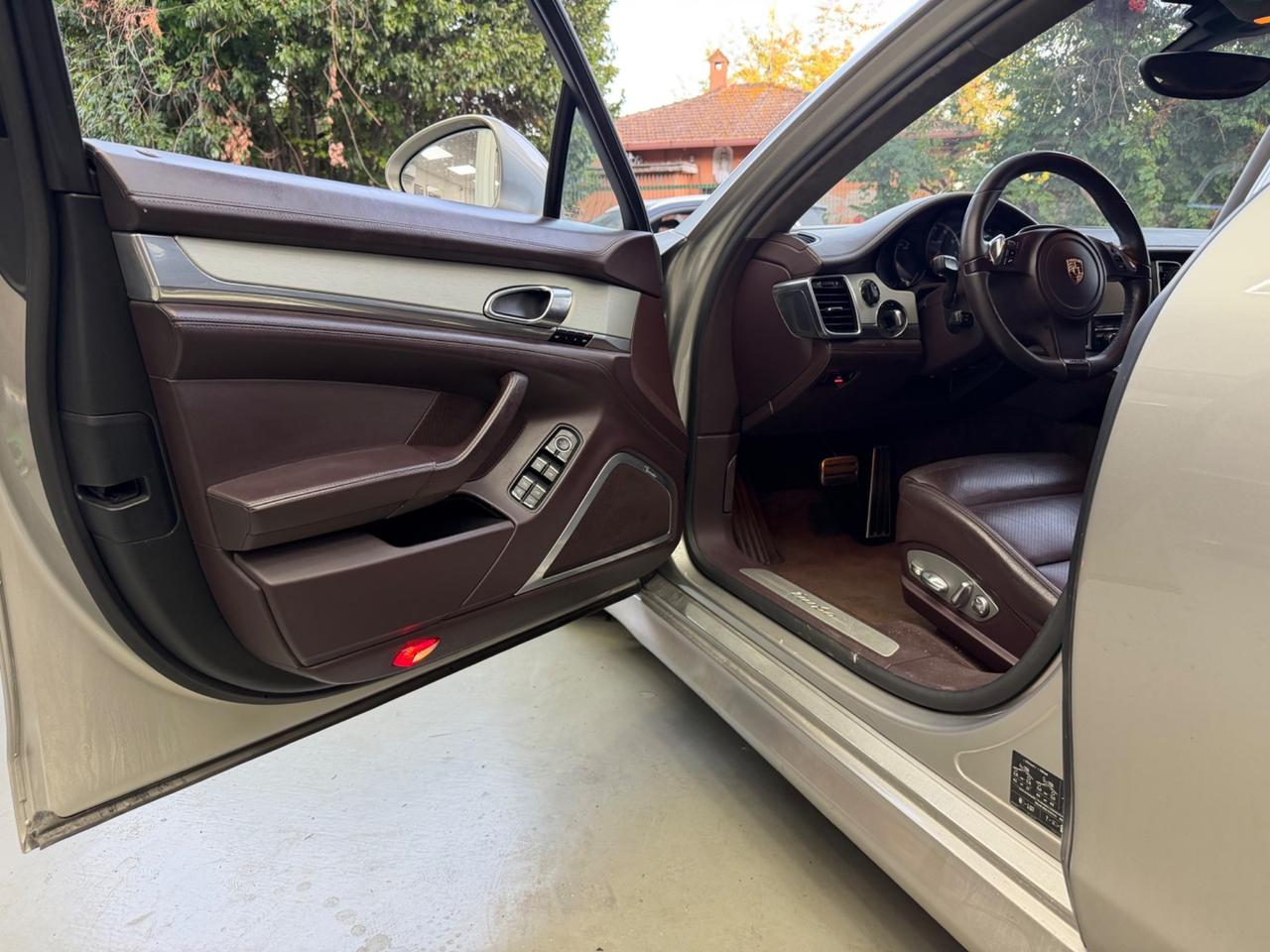 Porsche Panamera 4.8 Turbo BOOK SERVICE