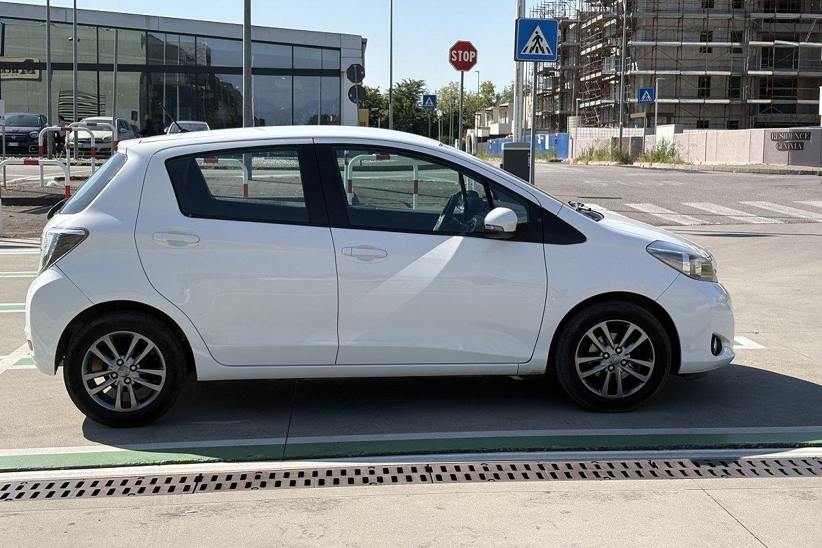 TOYOTA Yaris 1.0 5 porte Lounge