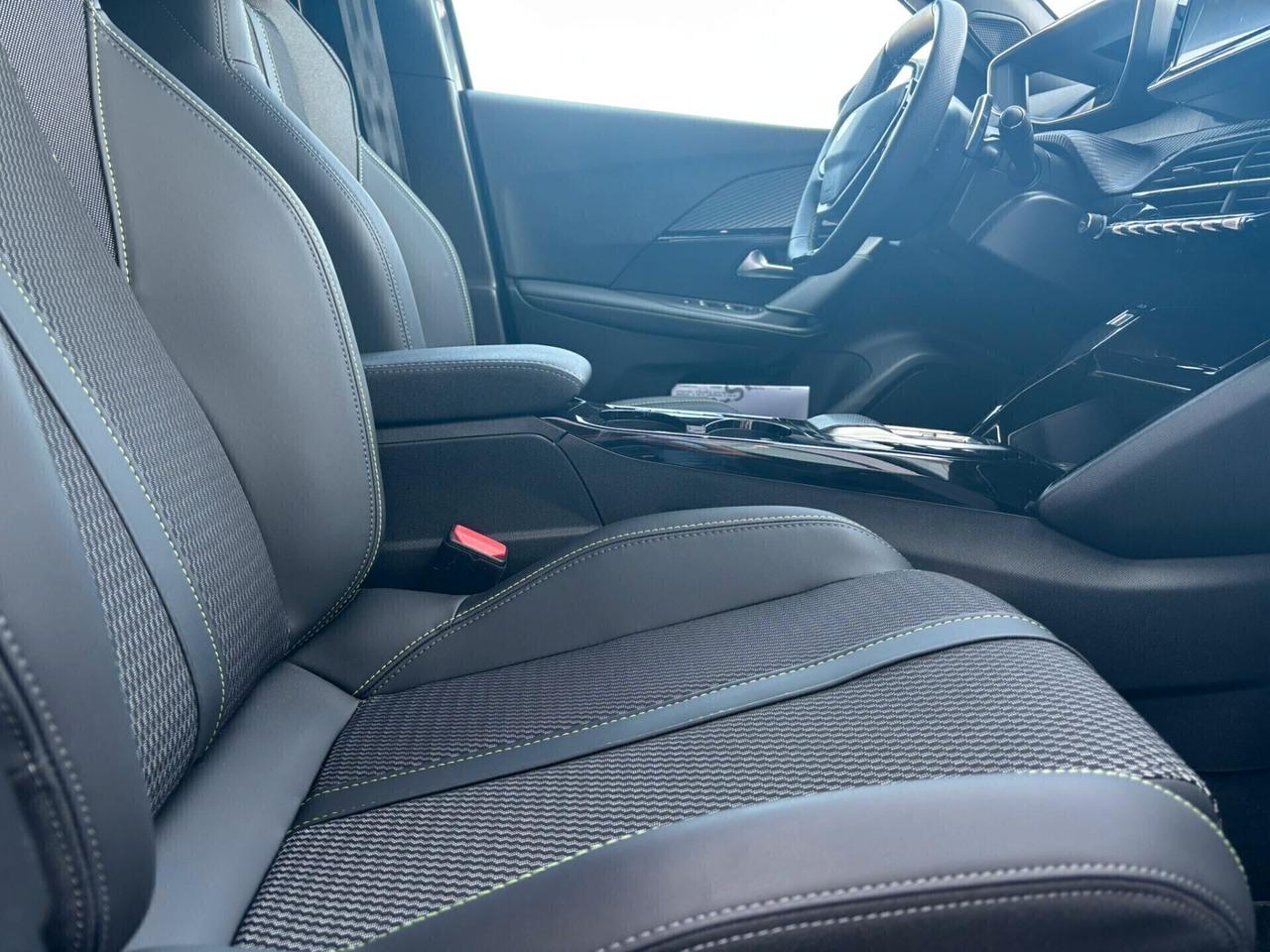 Peugeot 2008 GT PureTech 130 EAT8 SPOTICAR