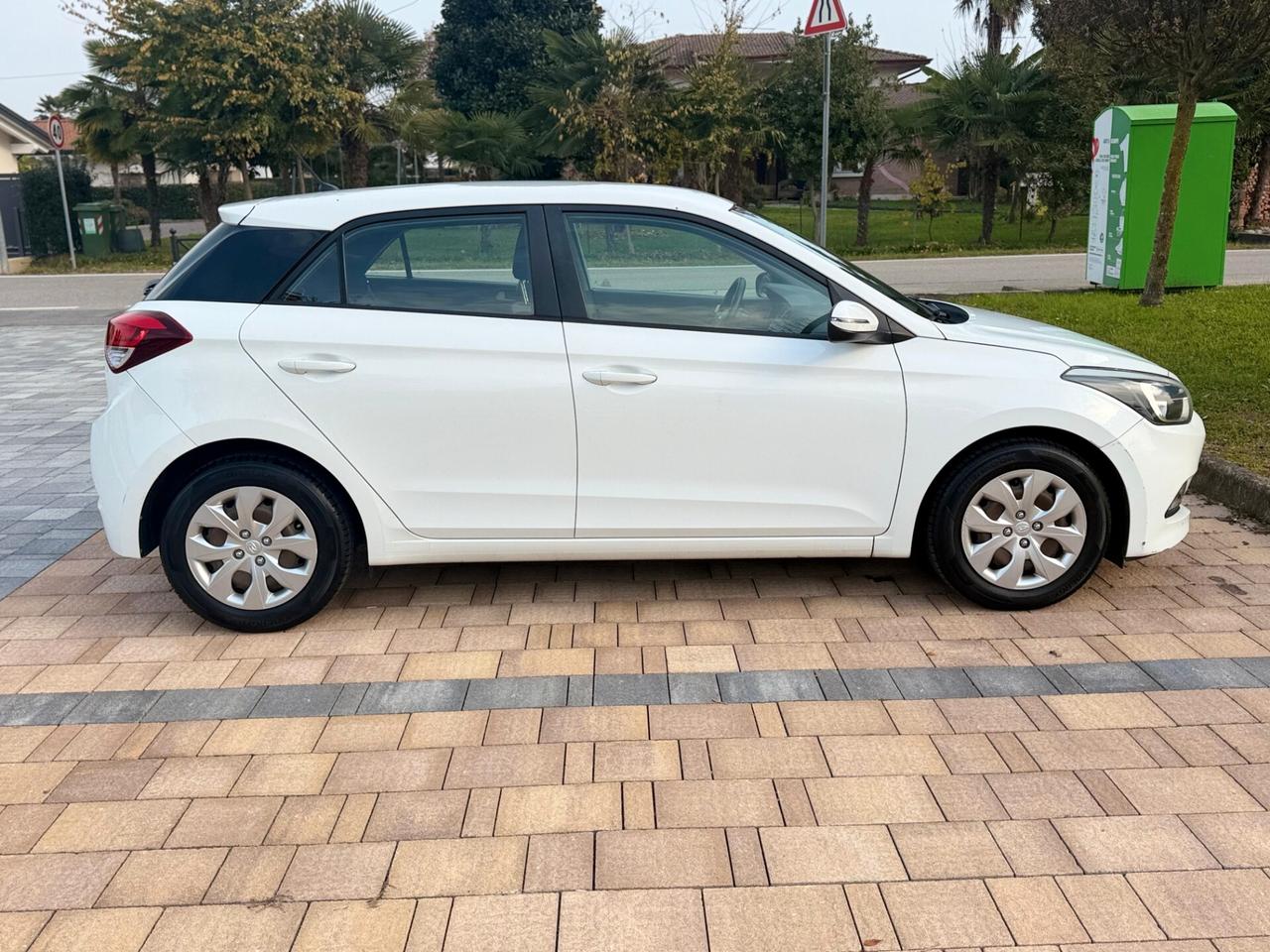 Hyundai i20 1.2 84 CV 5 porte 2016 neopatentati