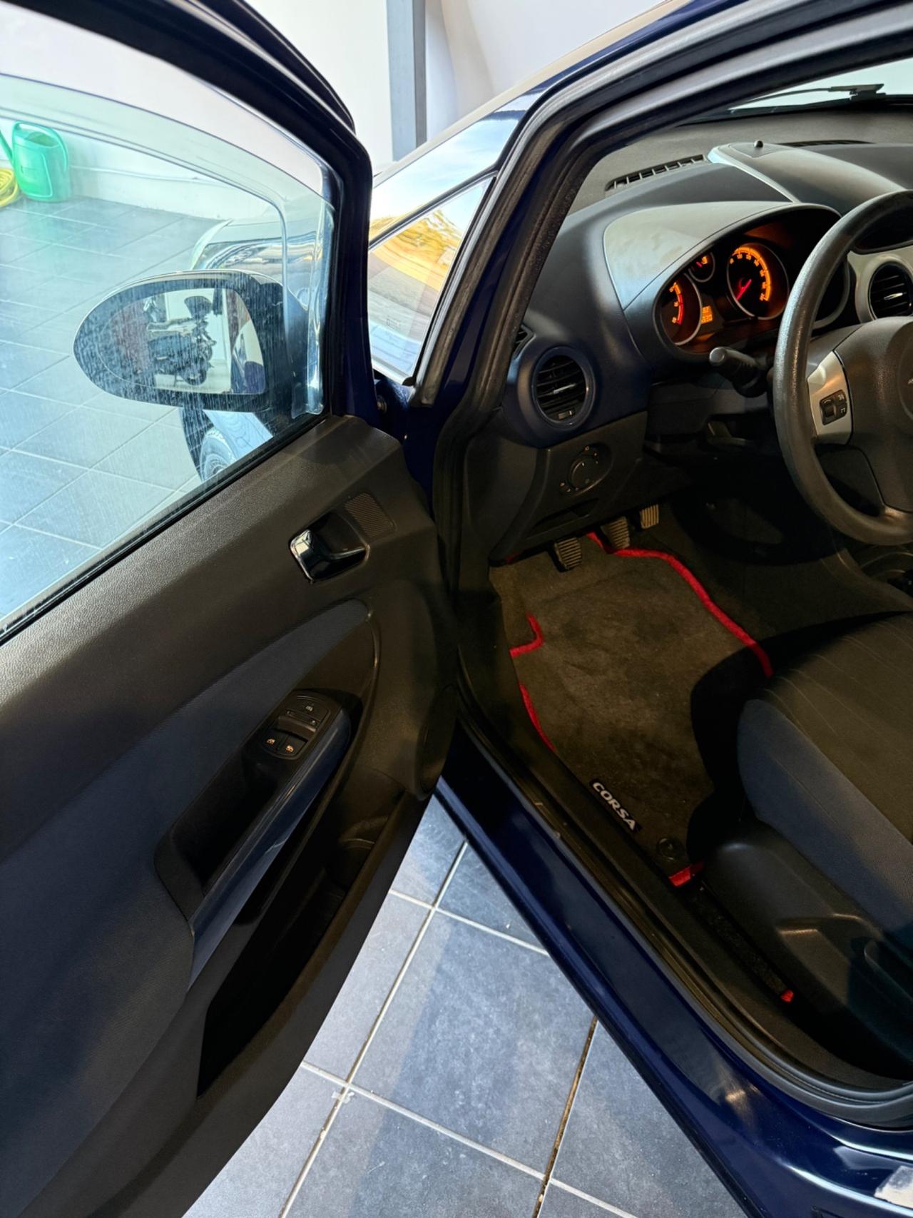 Opel Corsa 1.2 5 porte Cosmo