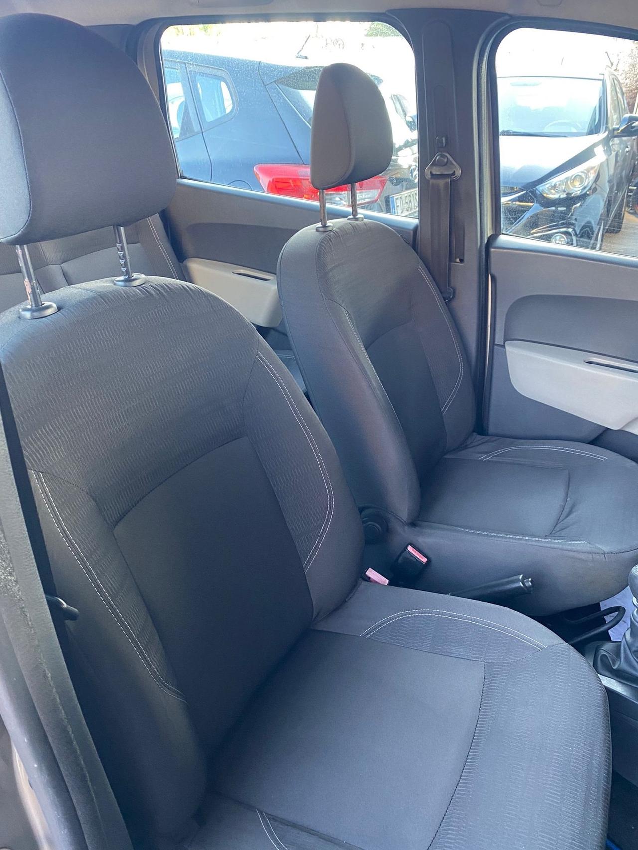 Dacia Lodgy 1.5 dCi lFine 2015 Full Navi TAGLIANDATA