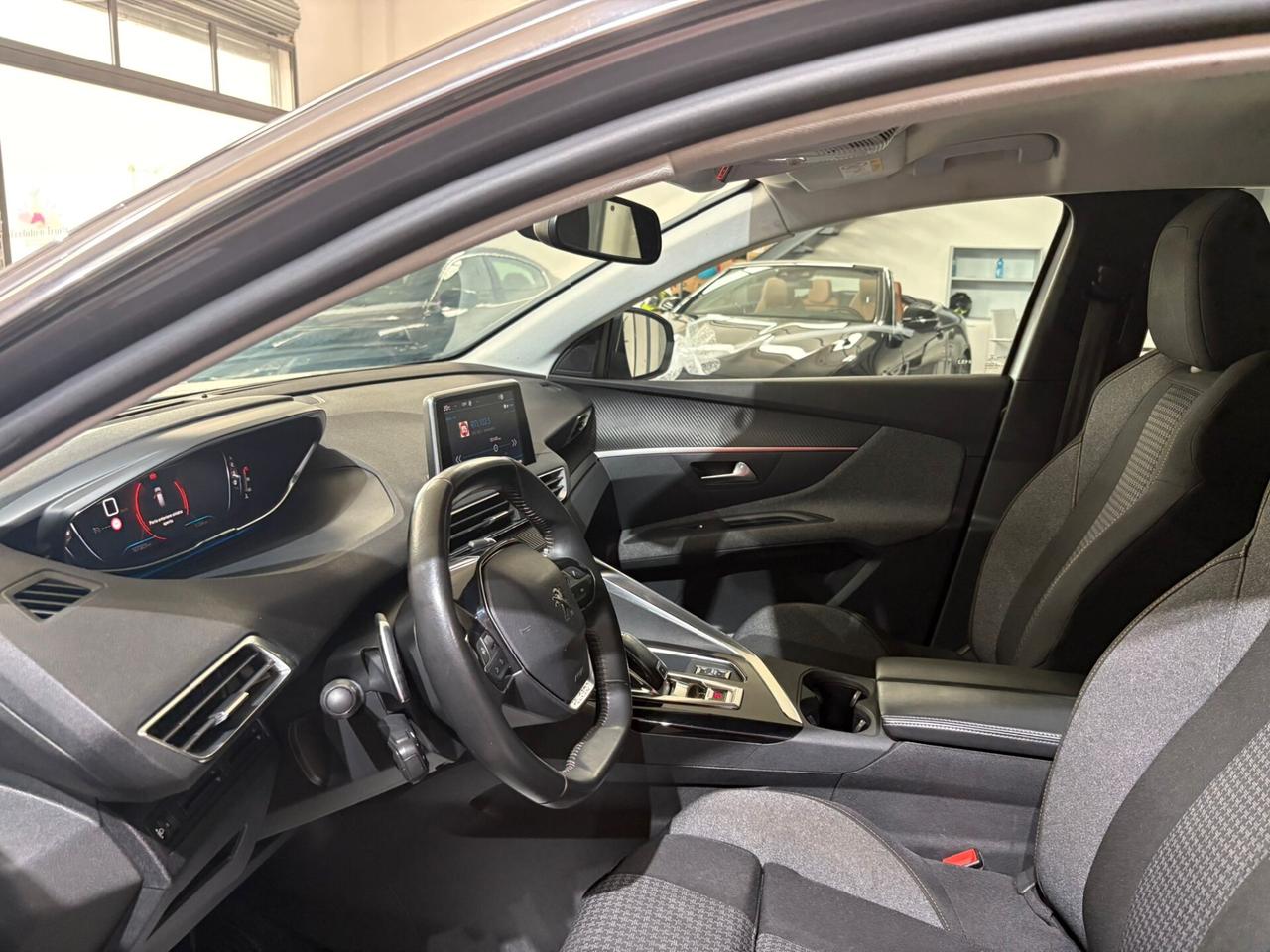 Peugeot 3008 BlueHDi 130 S&S EAT8 Active Pack