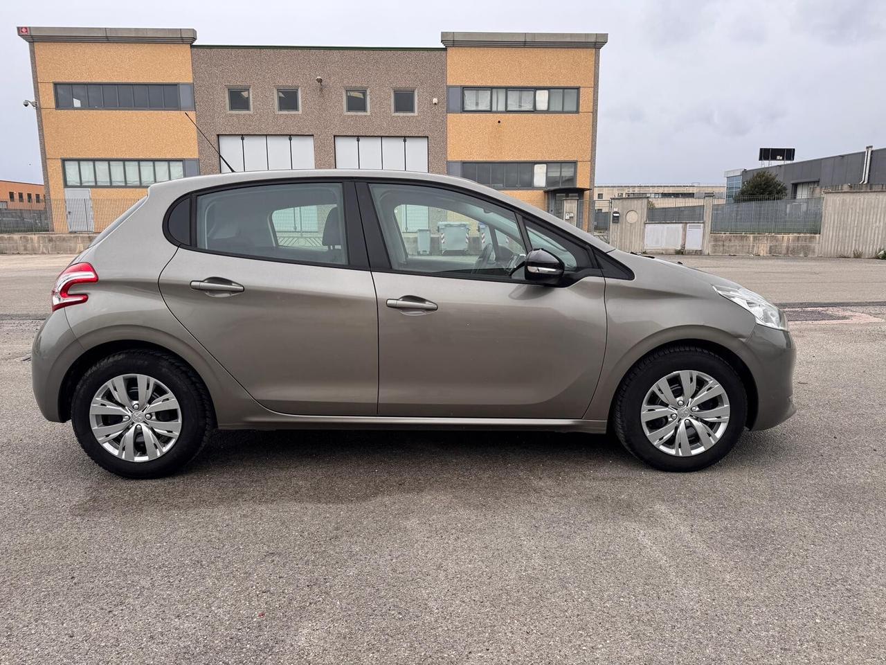 PACCHETTO : PEUGEOT 208 + FIAT 500 ( leggere )