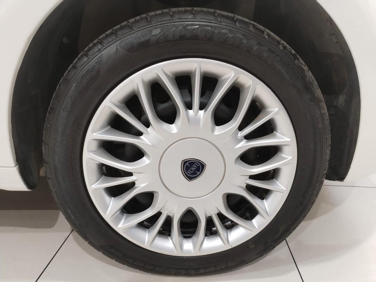 Lancia Ypsilon 1.2 69 CV 5 porte Silver