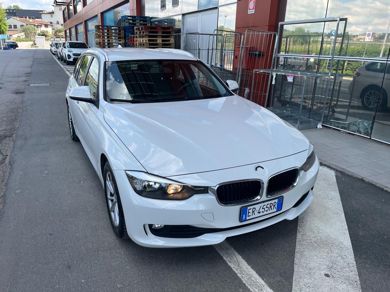 Bmw 318 318d Touring Business automatico 2013 2.0 DIESEL