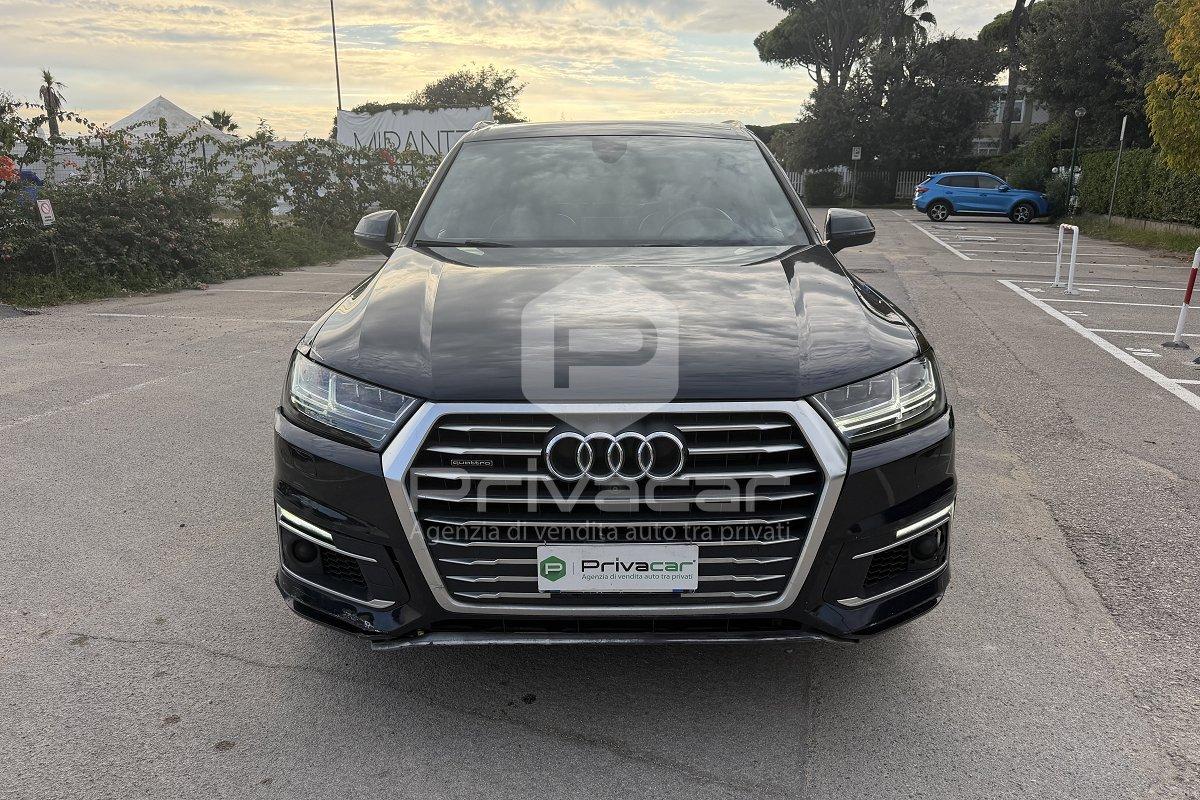 AUDI Q7 e-tron 3.0 TDI quattro tiptronic Business Plus