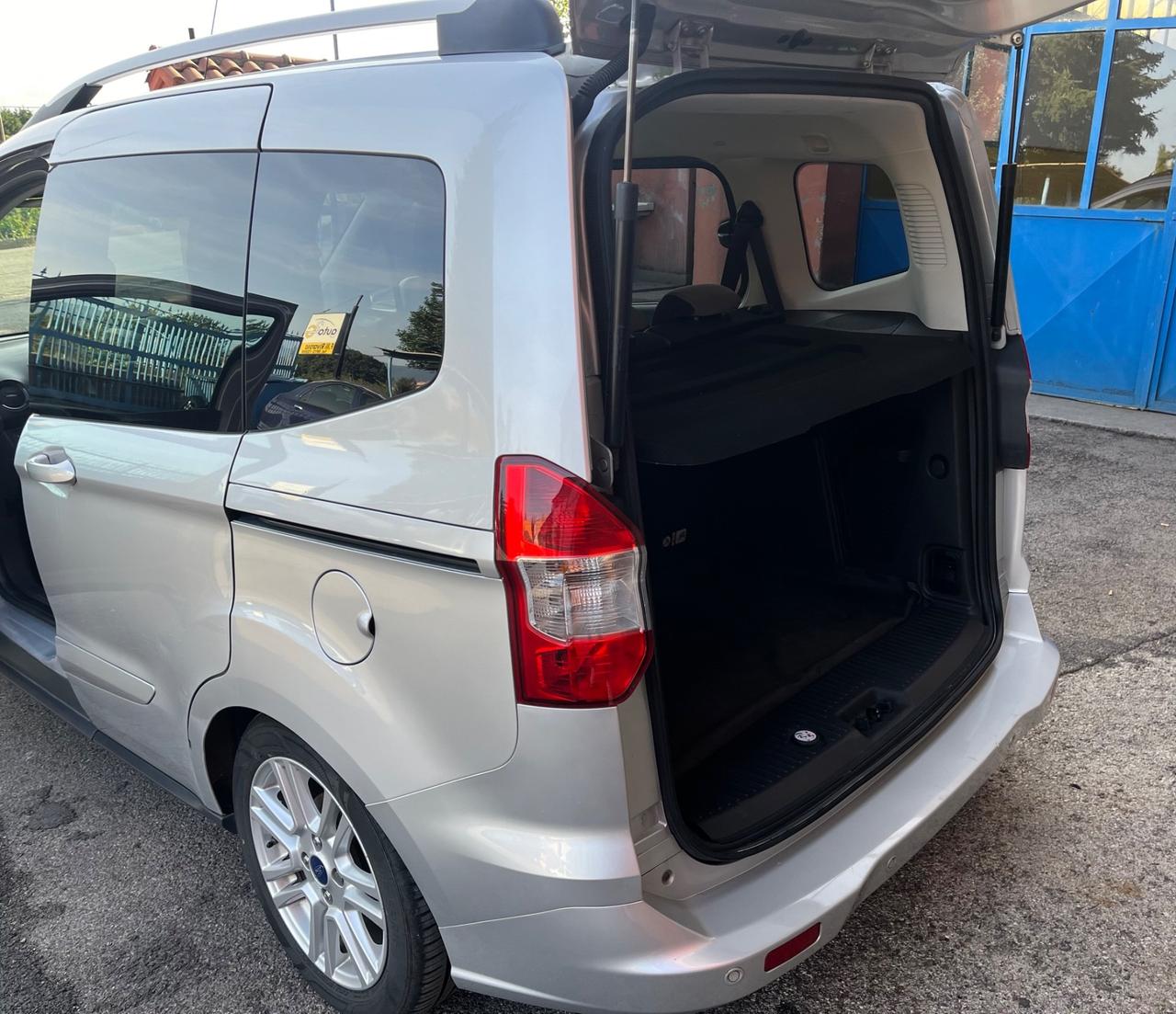 Ford Tourneo Courier 1.5 TDCI 75 CV Titanium