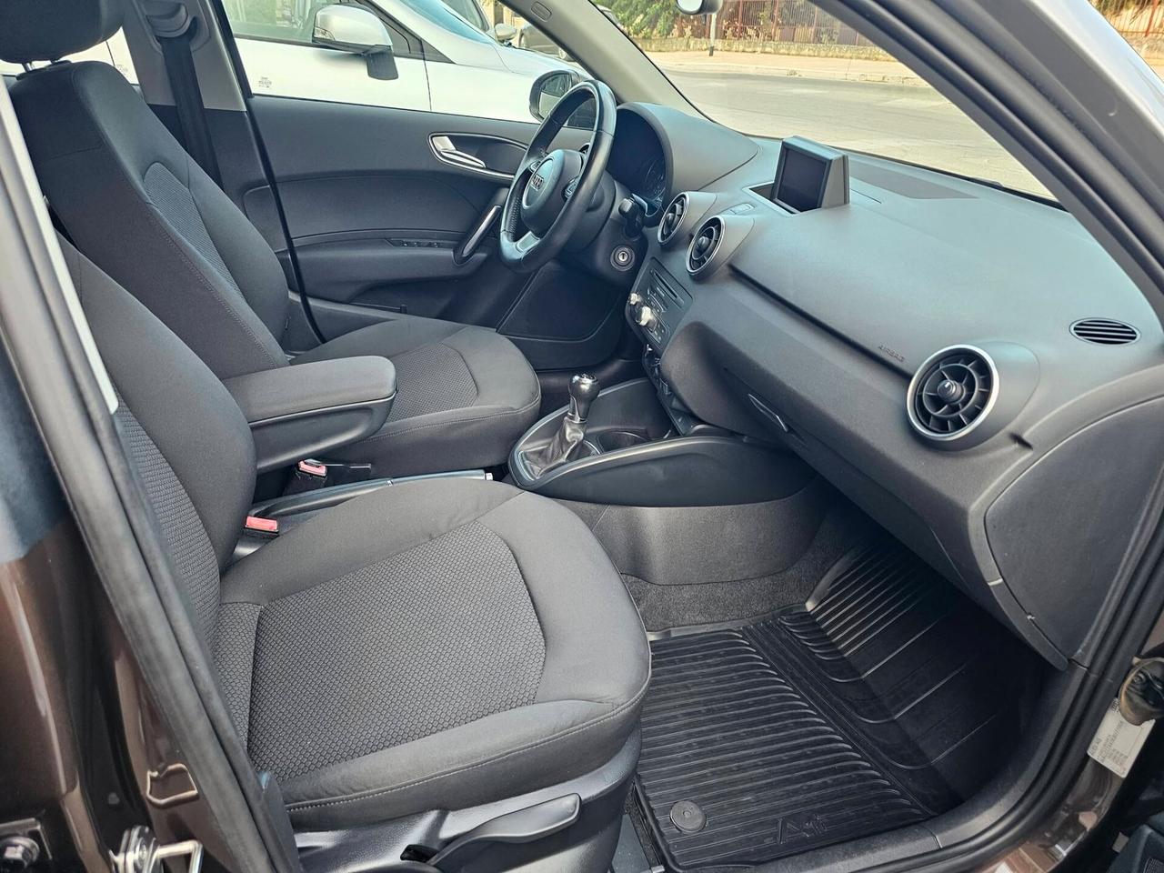 AUDI A1 SPB 1.6 TDI 90CV AMBITION BICOLOR