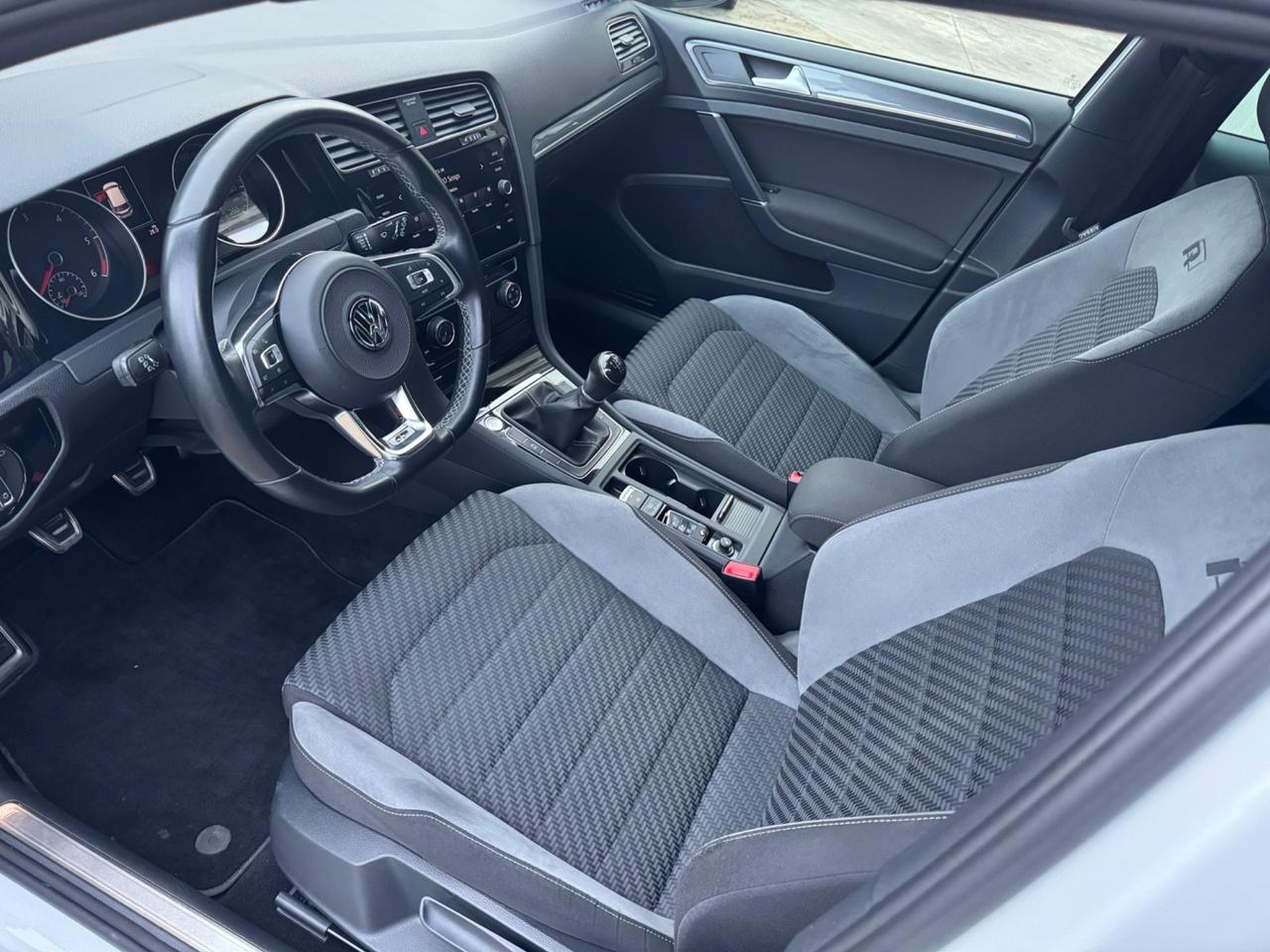 Vw Golf 2.0 TDI - R.LINE - FARI LED - 2019