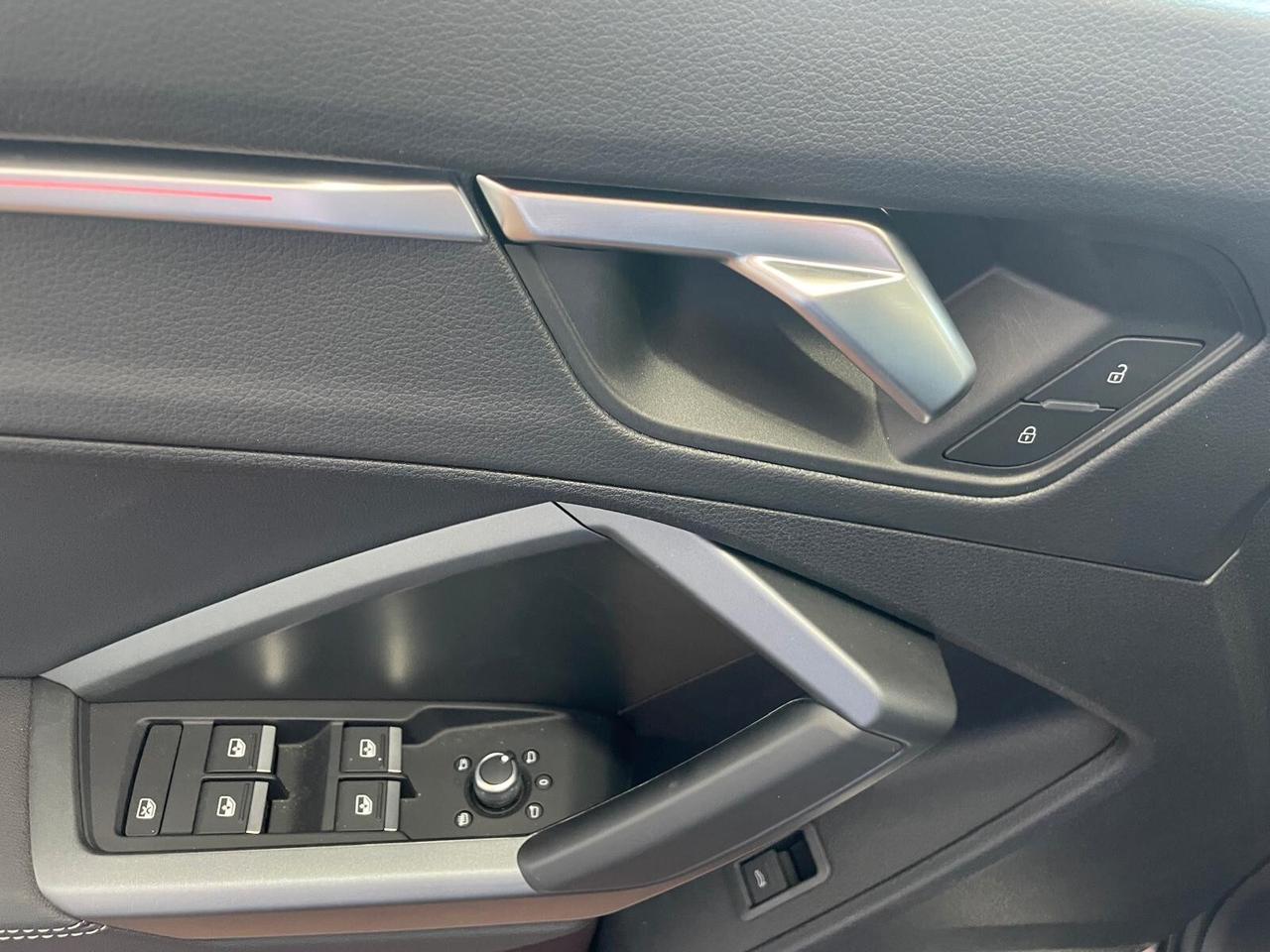Audi Q3 TDI S tronic Identity Black