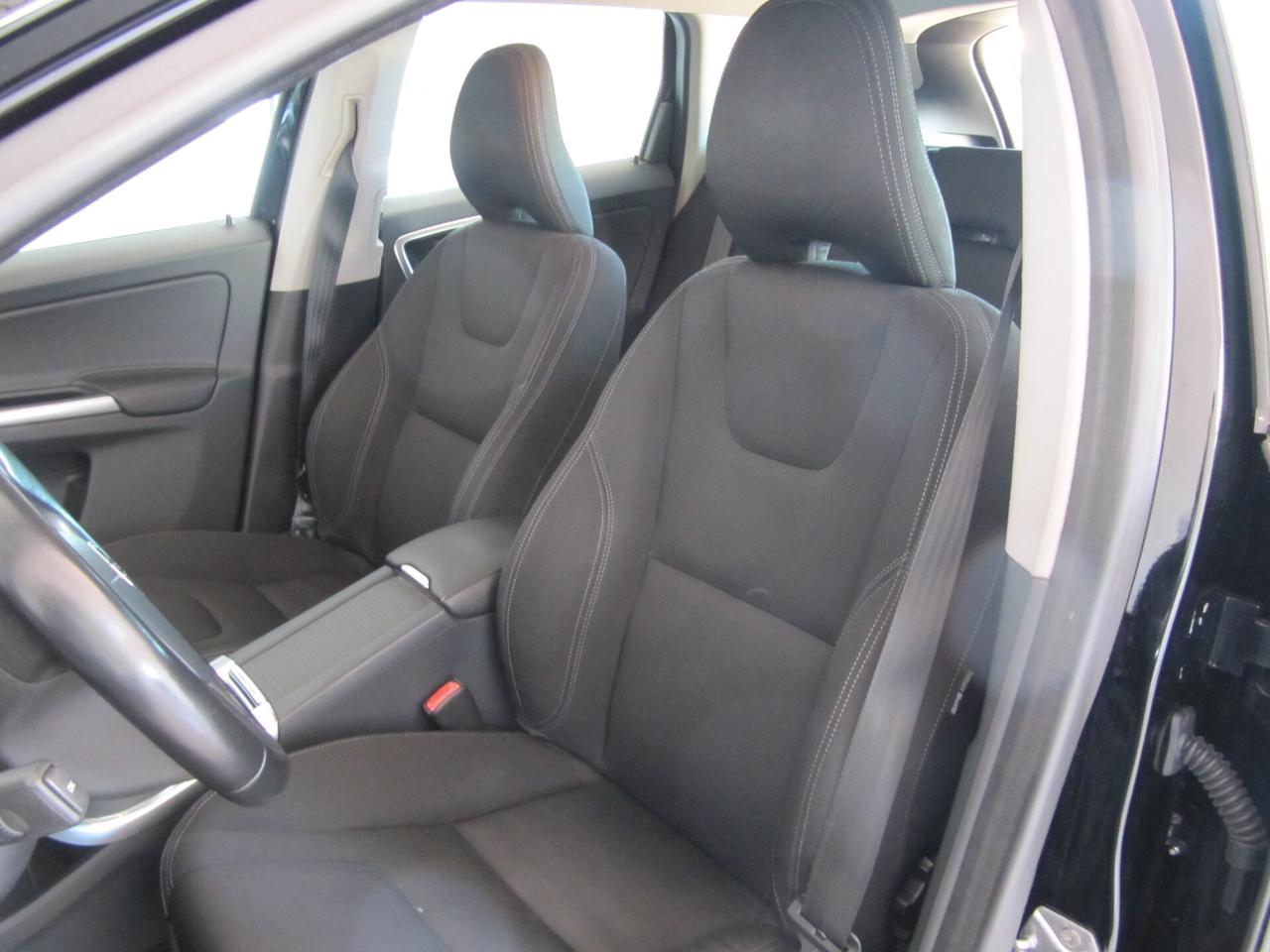 Volvo XC 60 D3 R-design Momentum