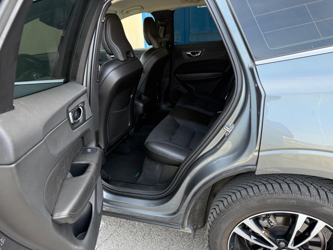 Volvo XC60 B4 (d) AWD Geartronic Business Plus