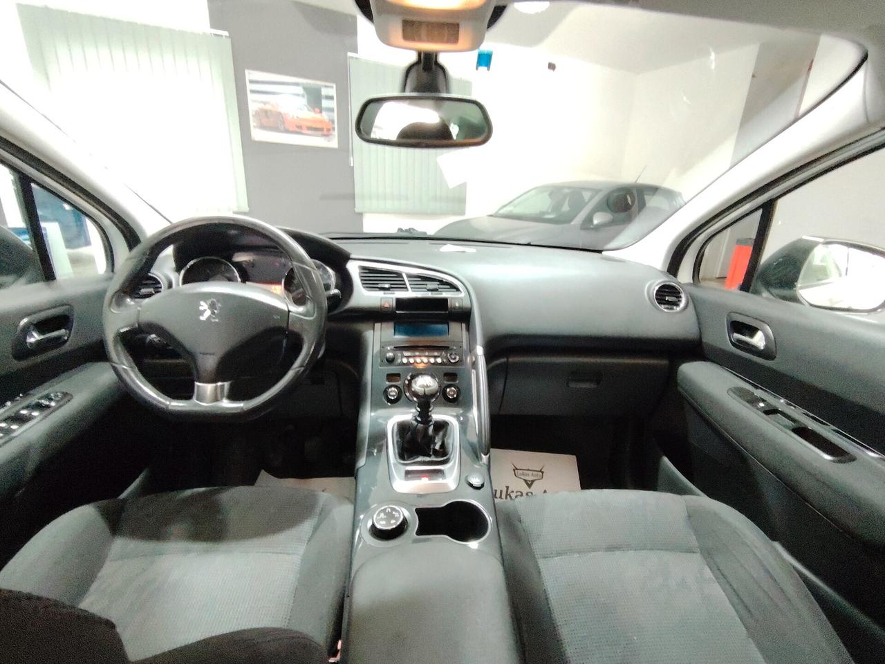 Peugeot 3008 1.6 e-HDi 115CV cambio robotizzato Stop&Start Style