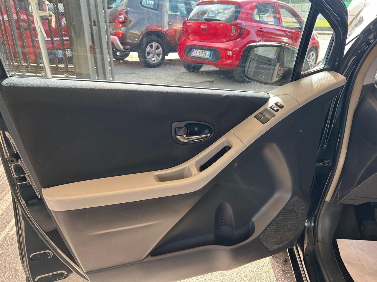 Toyota Yaris 1.0 5 porte Luxury pack